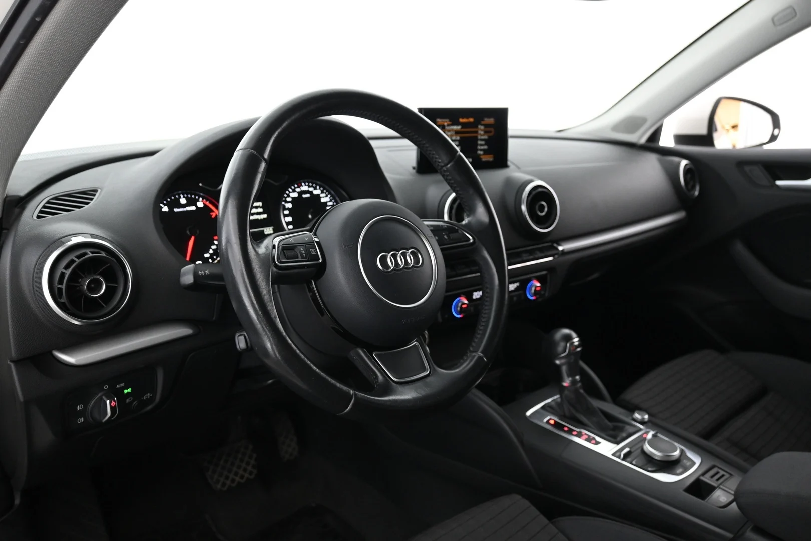 Car Image - 3iN2U7xZBCOVOSsQBewcqs