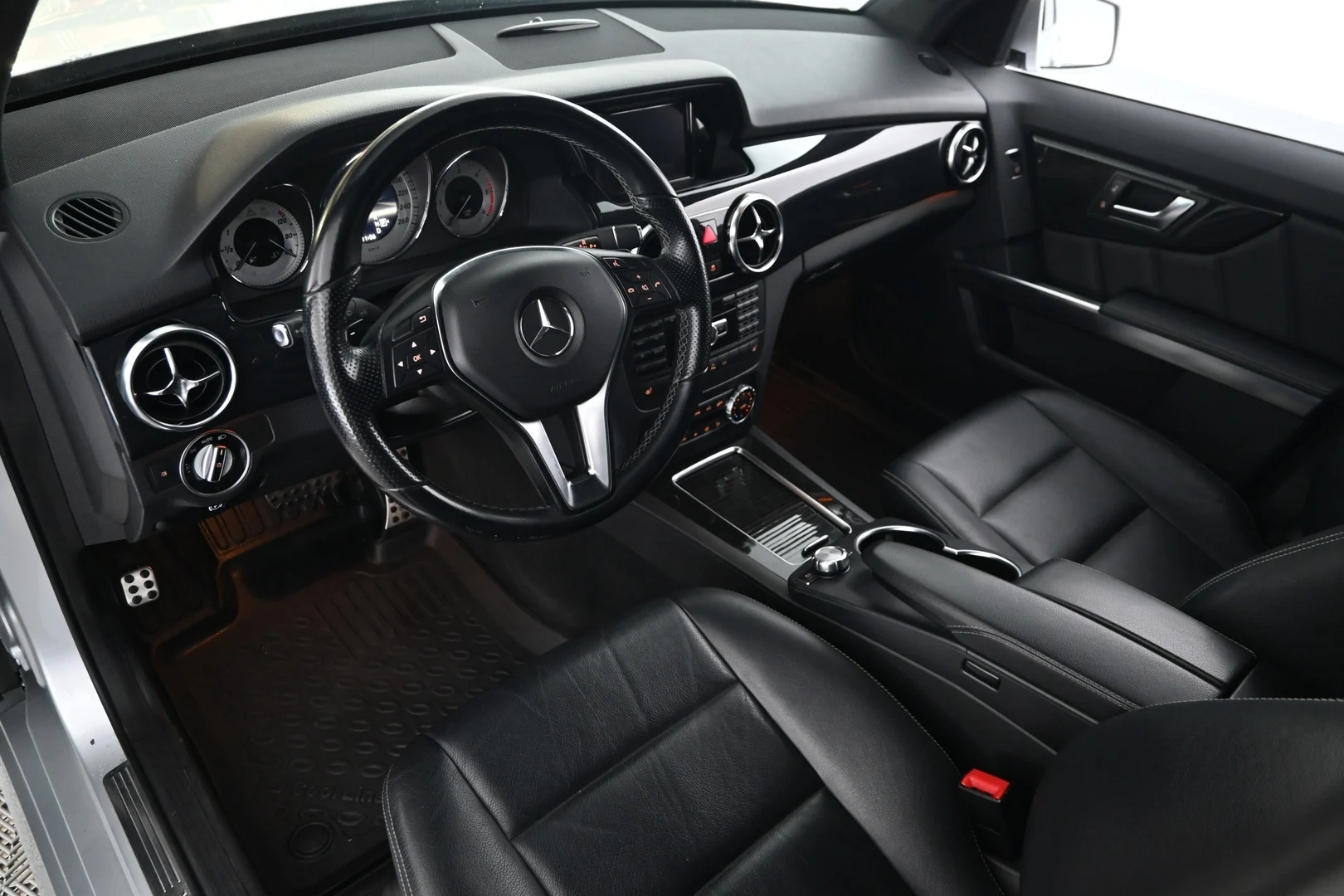 Car Image - 5lhebi3C6b3Vcr5KbbHfQd