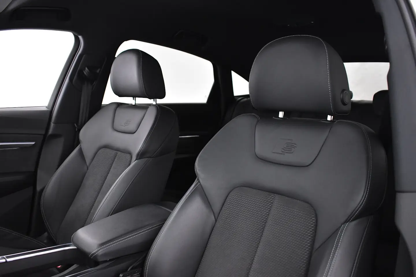 Car Image - e4fNXlC7rOXjMswDuLBOS