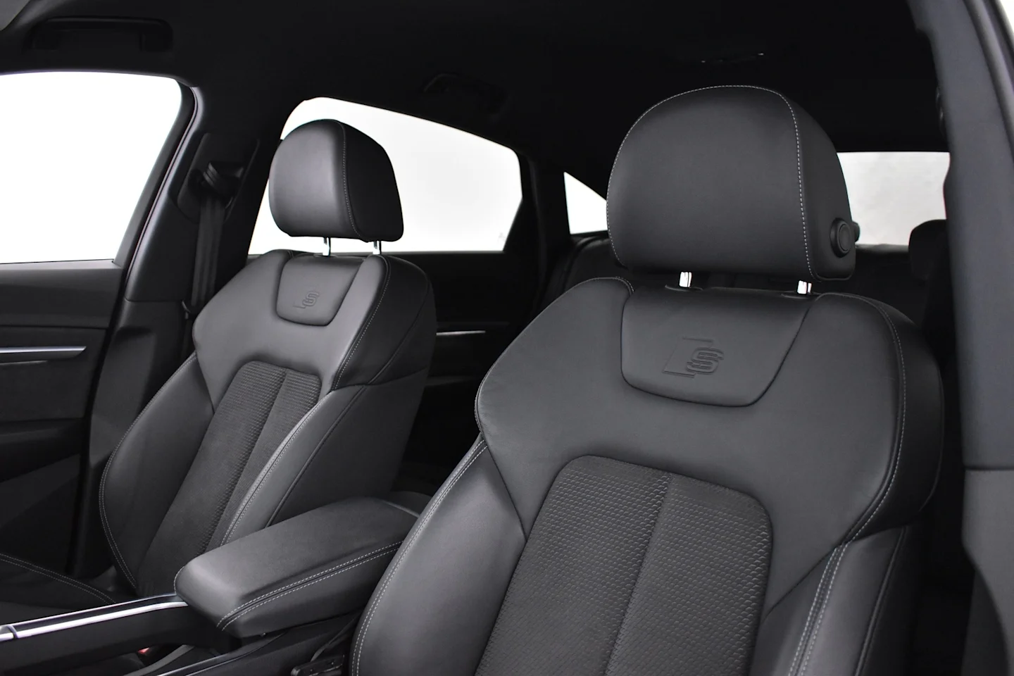 Car Image - e4fNXlC7rOXjMswDuLBOS