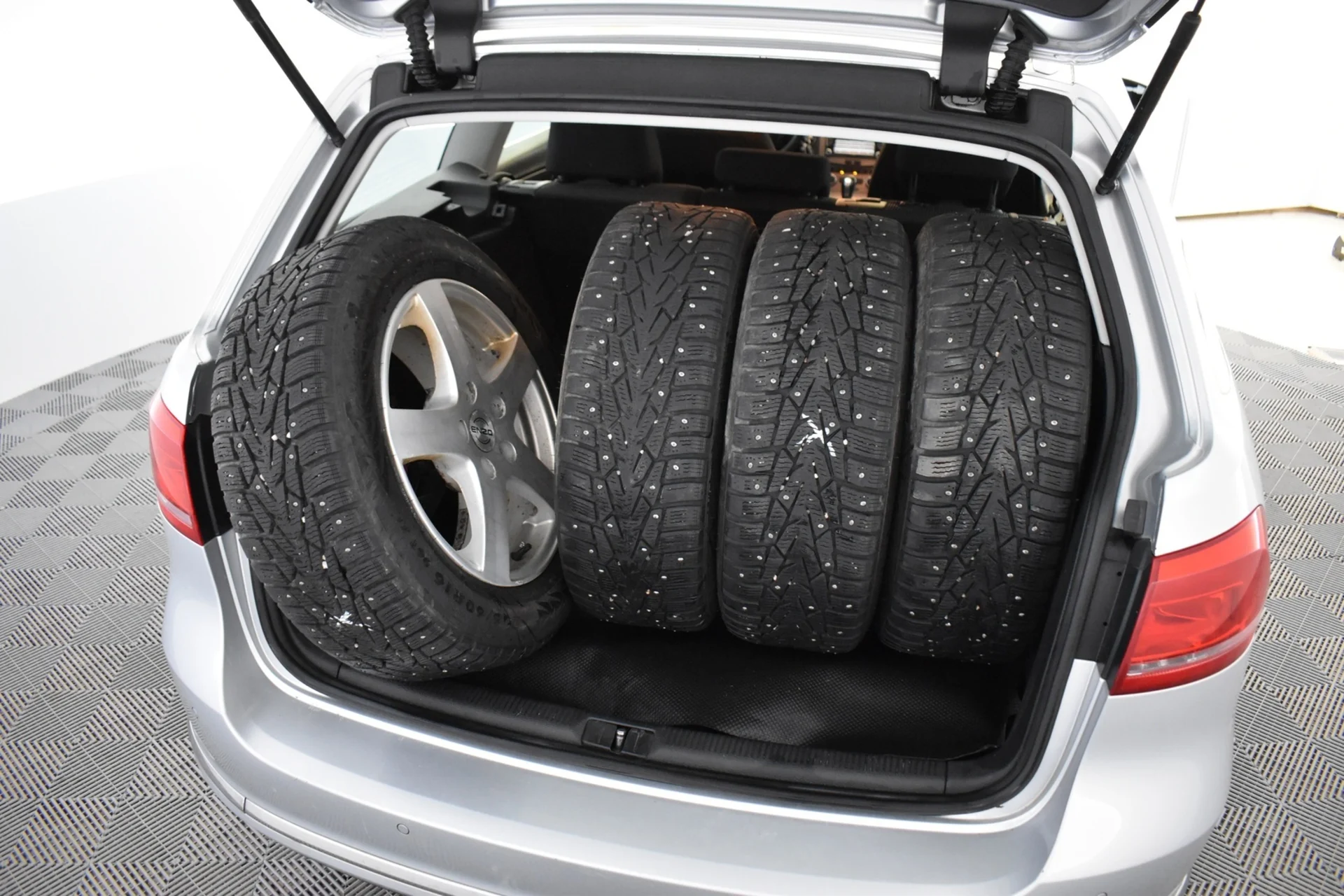 Car Image - 381DuaycJZwwMKiYXSjhyZ