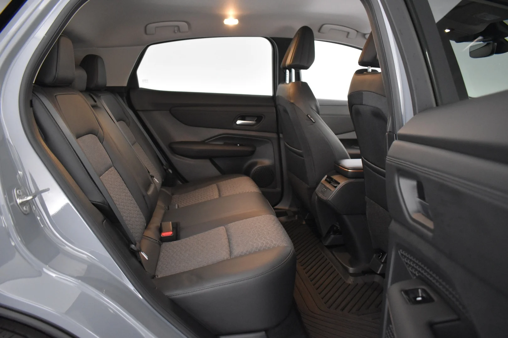Car Image - 2EkR96YsSJ5NxCWKyDB2V7