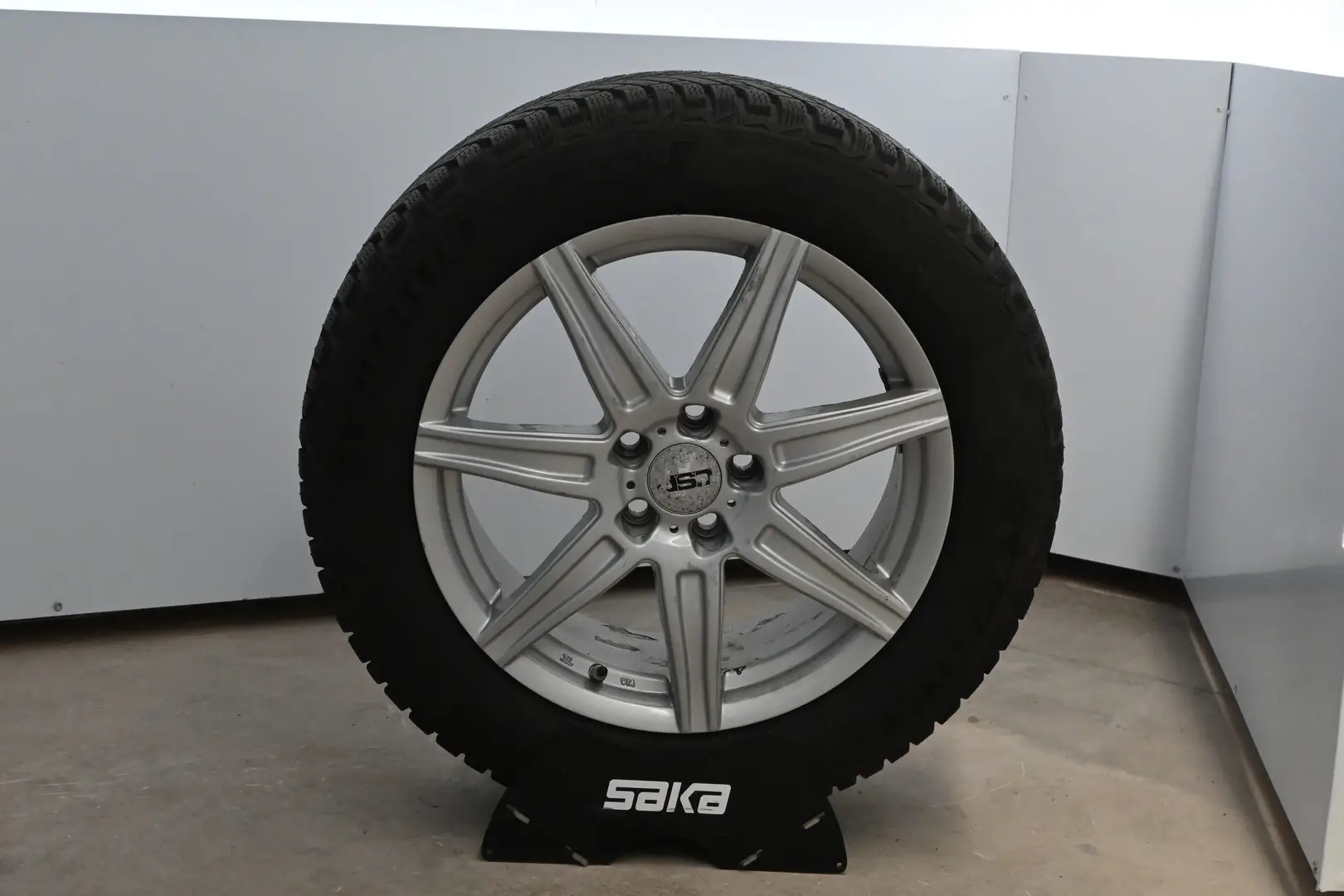 Car Image - 2bfyPTtq6bUVMc0JqL3uWa
