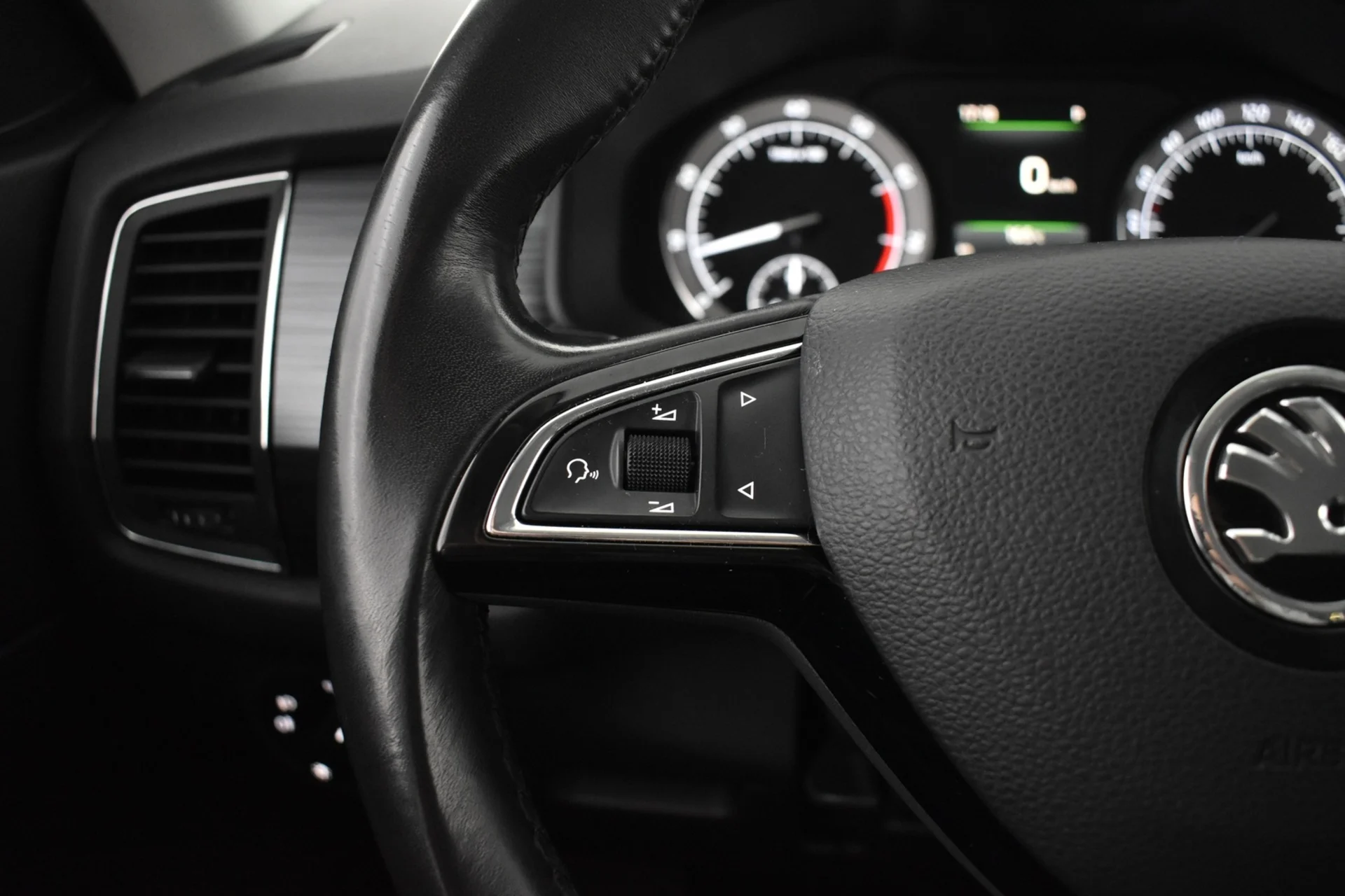 Car Image - 1LNWExdKiV3LTYqpGiTpAT