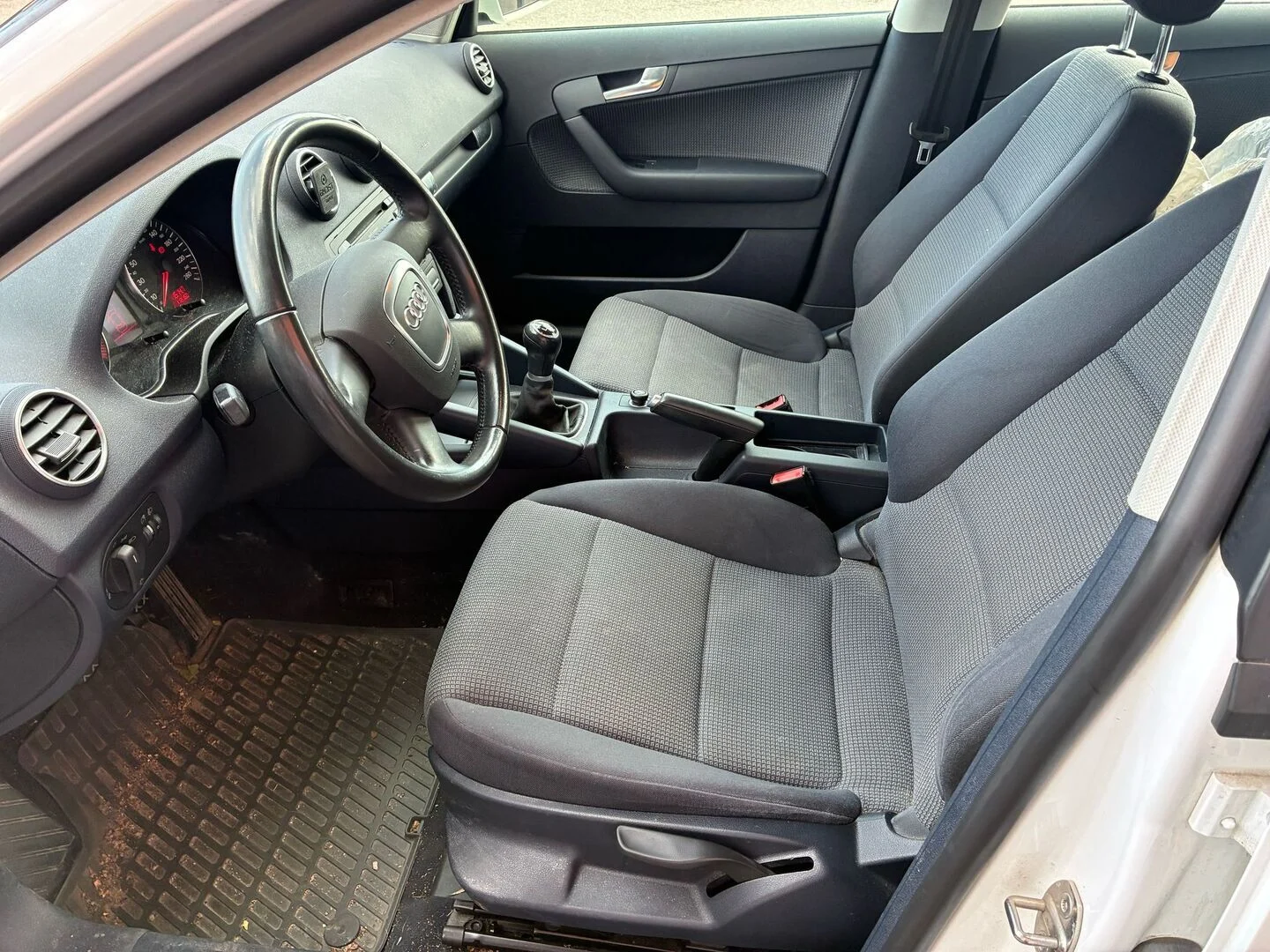 Car Image - 3kIHt33xOUonzCo4Pm2nvn