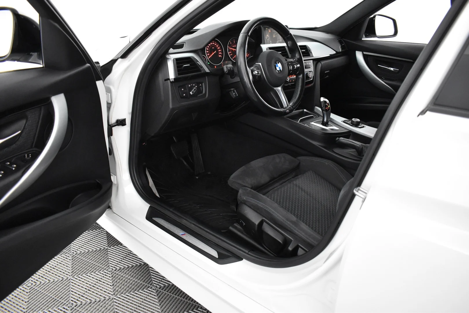 Car Image - 4flkO6qGcekHwTrVdpV00W