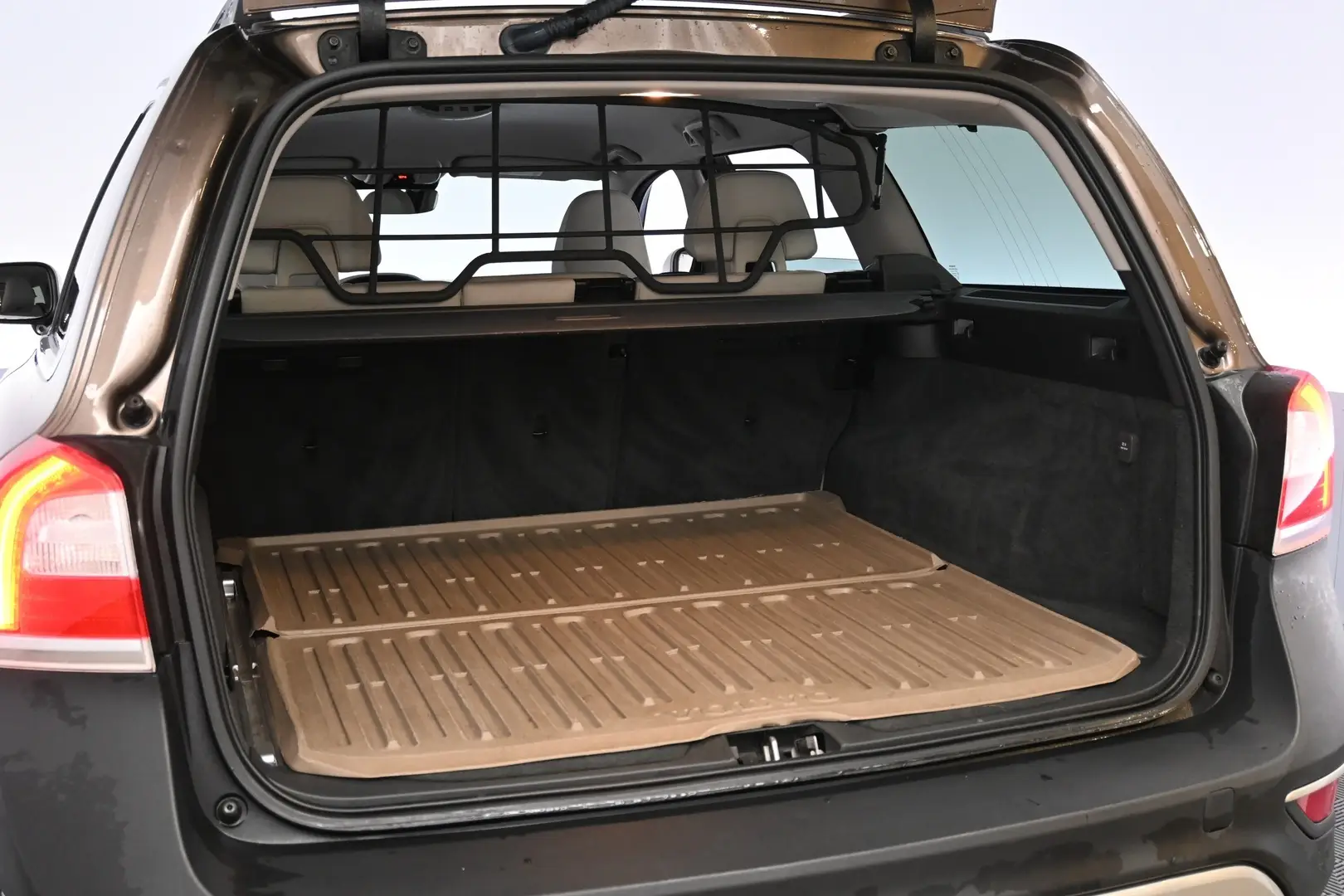 Car Image - 3mNiNTfP2GxawDgCaOcXdj