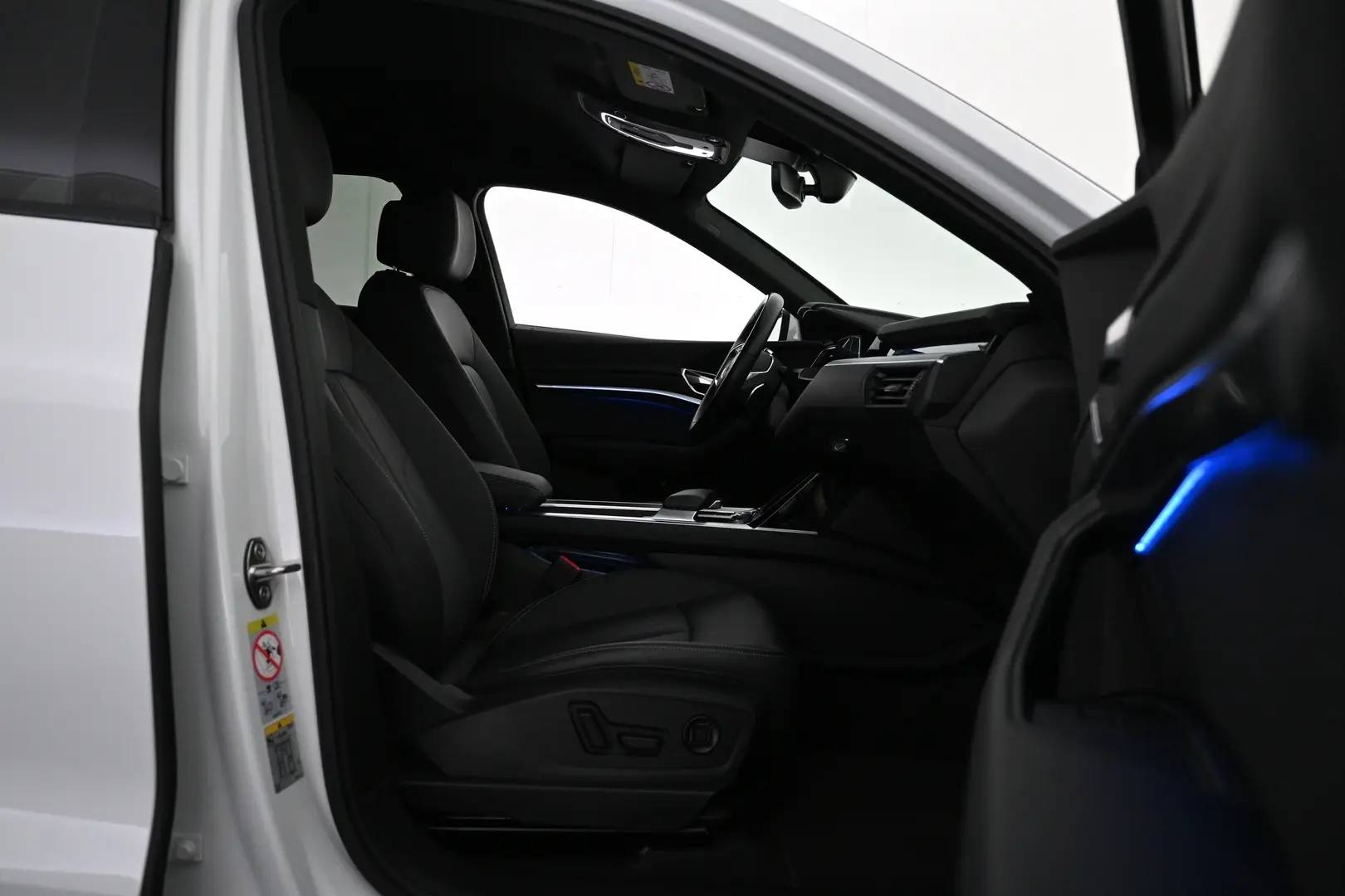Car Image - 6yJC6dmgLSmEIARQA8LVii