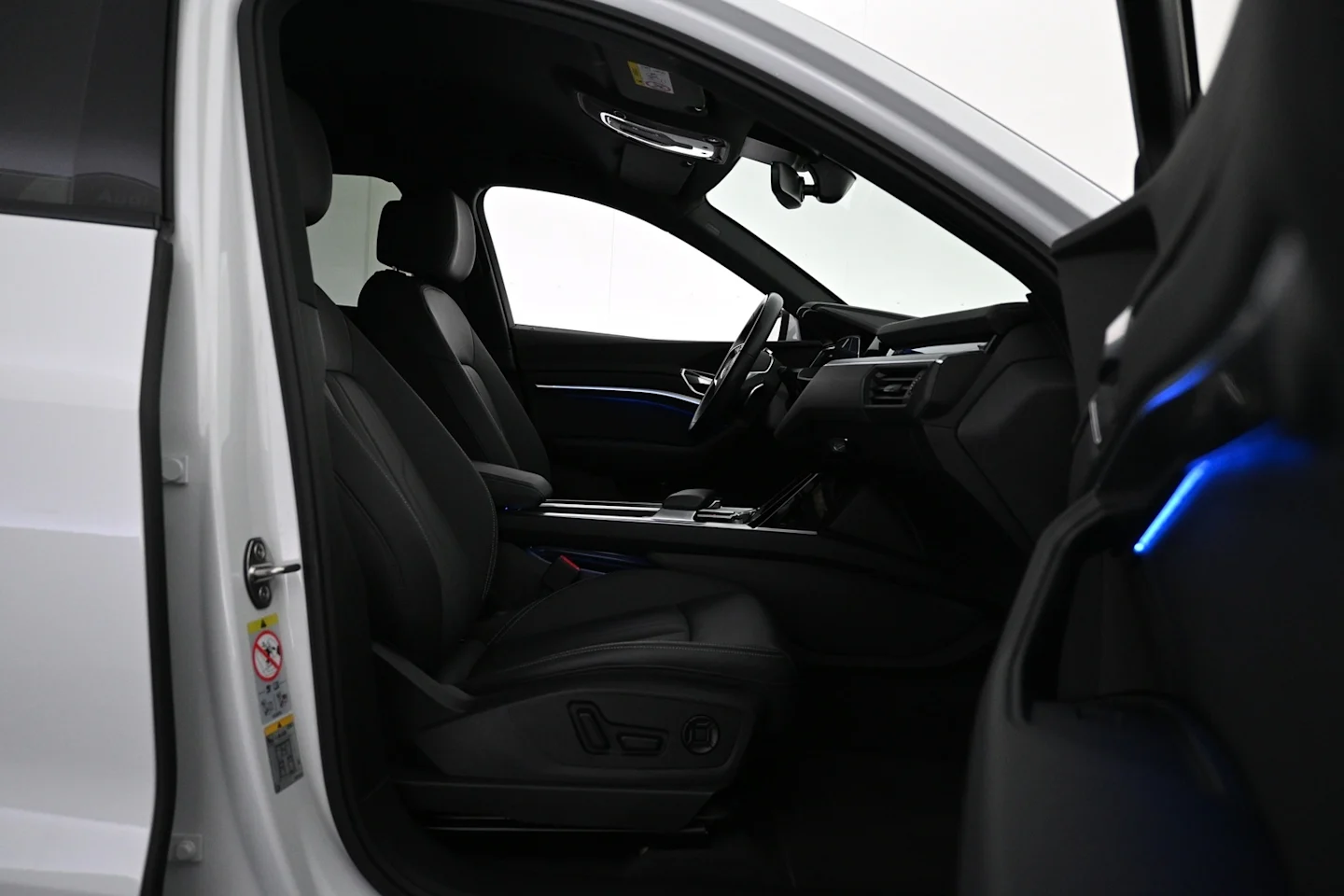 Car Image - 6yJC6dmgLSmEIARQA8LVii