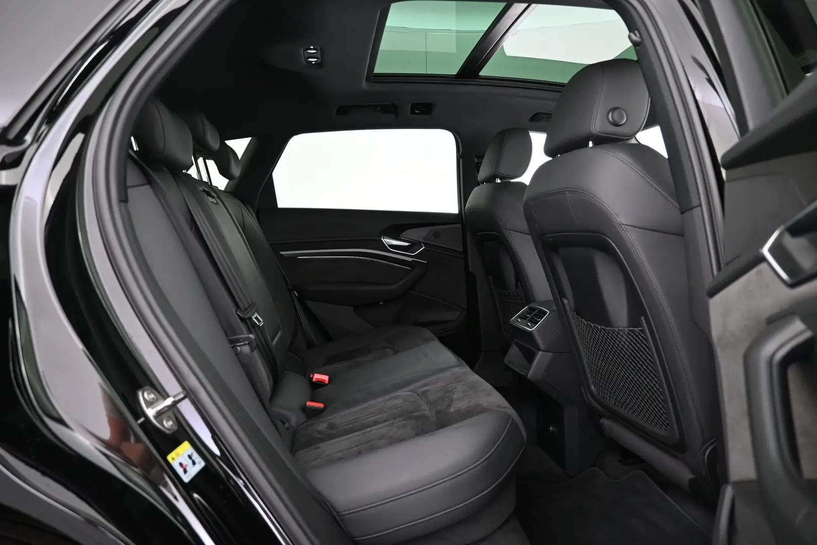 Car Image - 6wRYKQ3FzQ955qGfq9gszX