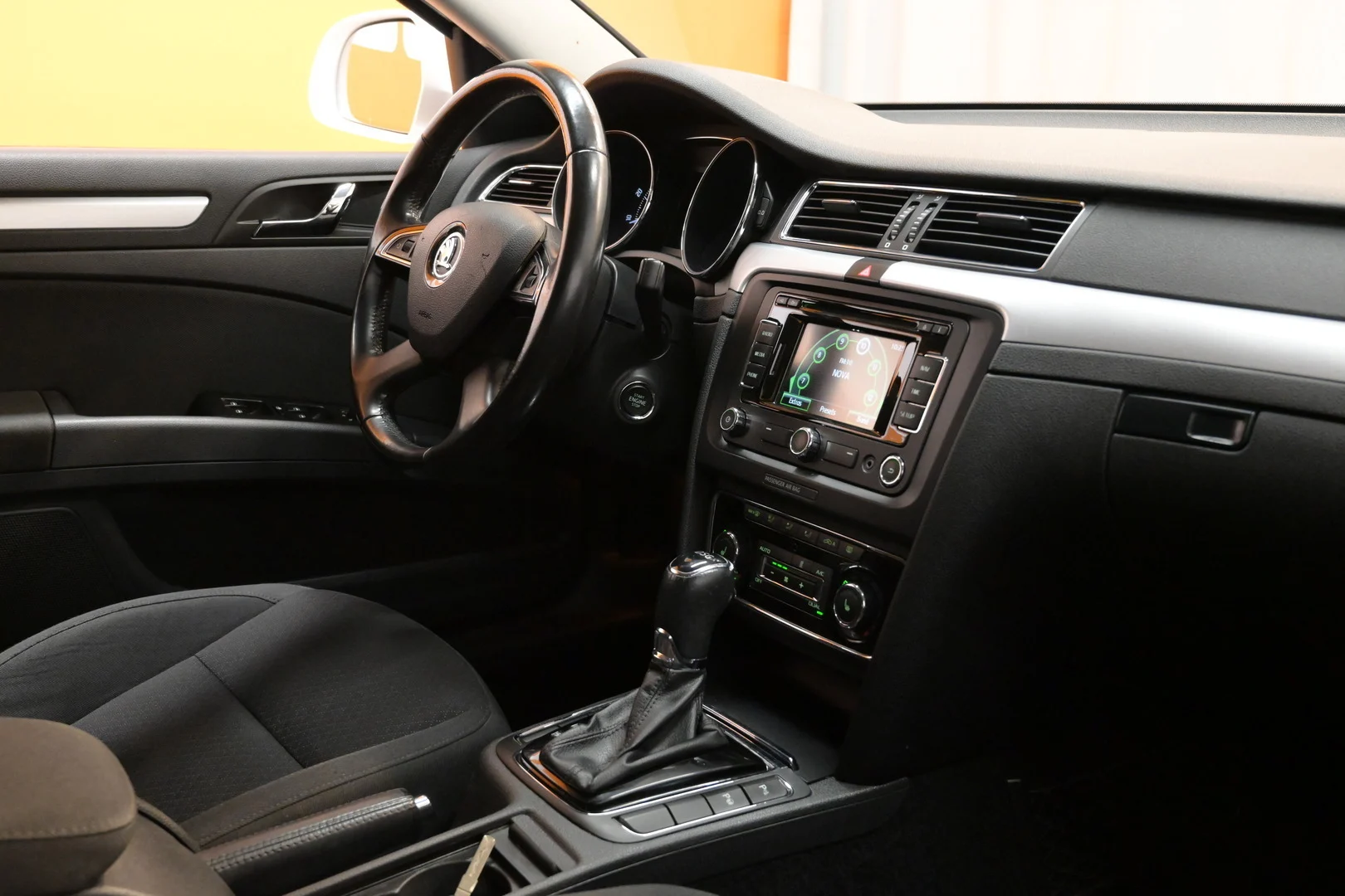 Car Image - 68oIiNnWaR4UYb1WUMnPM8