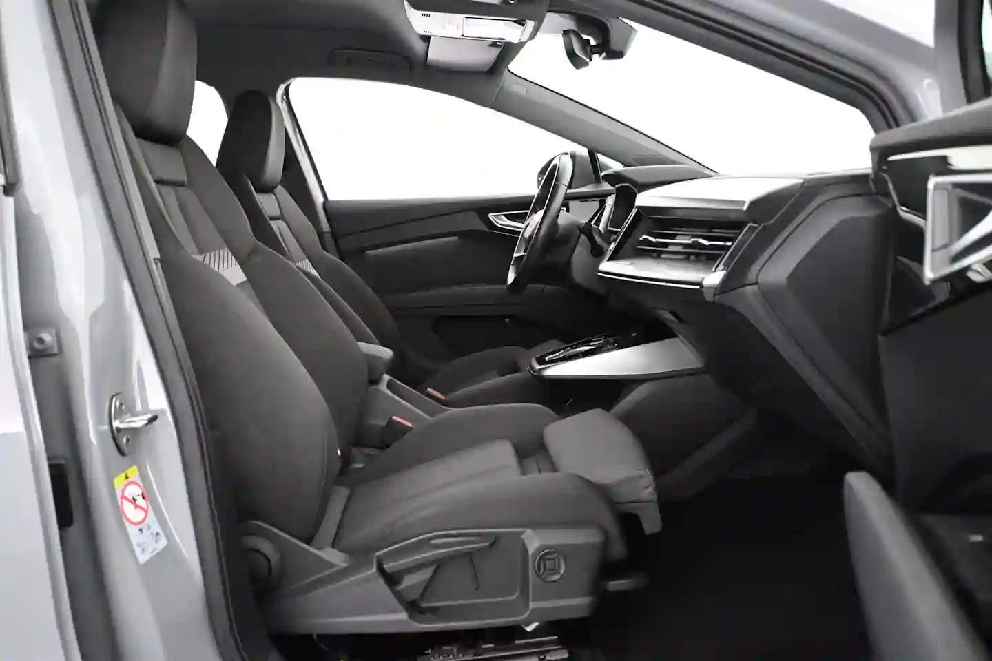 Car Image - 4zA6lbO5xYc18OSZOjR8Zv