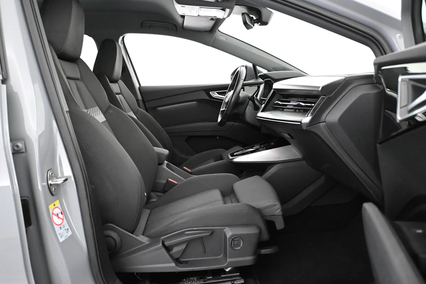 Car Image - 4zA6lbO5xYc18OSZOjR8Zv