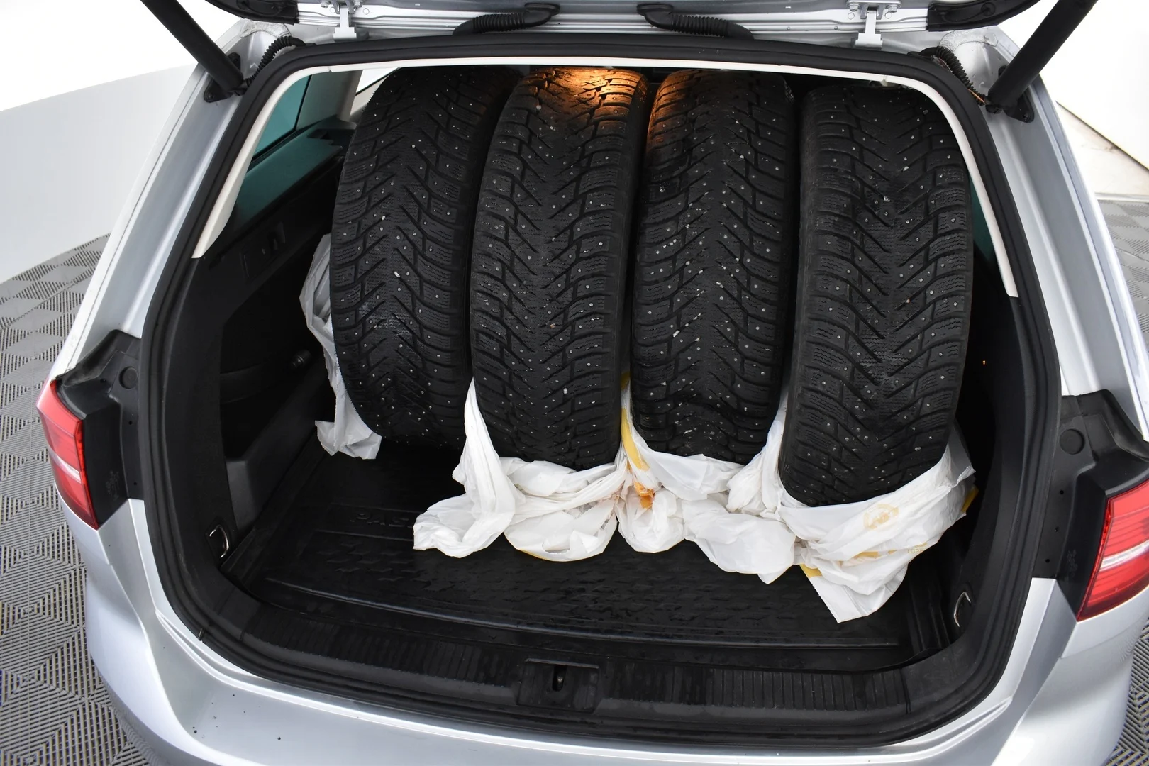 Car Image - 7ffU8D1CM9wXlJrkb88Bi