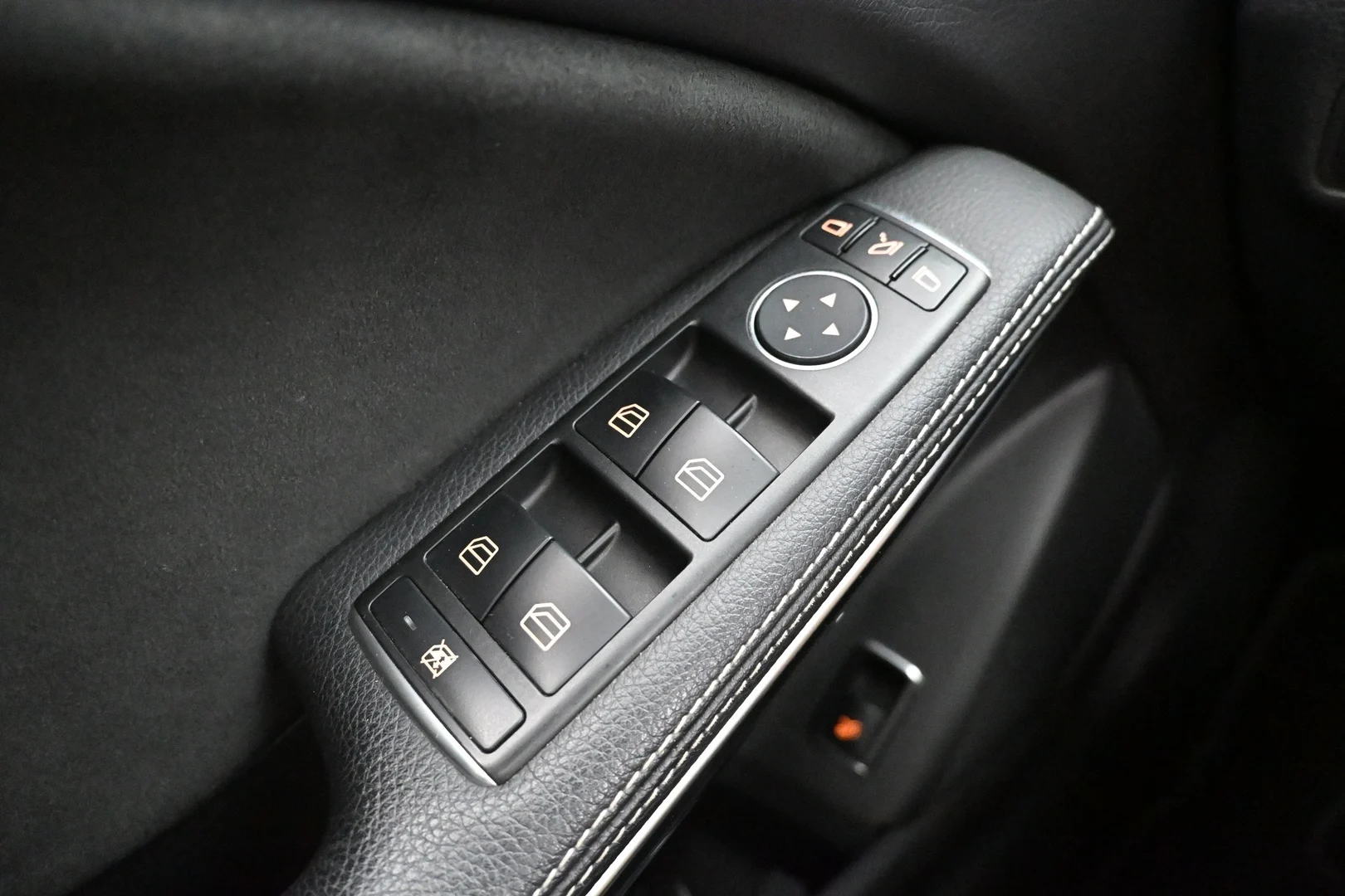 Car Image - 3nWdkD4vL9Yjr4bygW6vxl