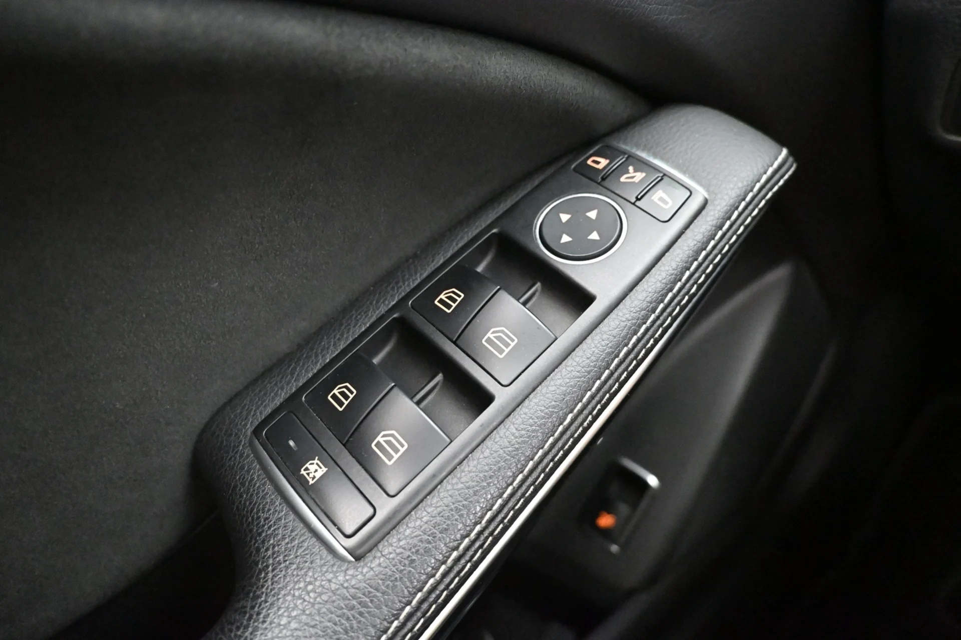 Car Image - 3nWdkD4vL9Yjr4bygW6vxl