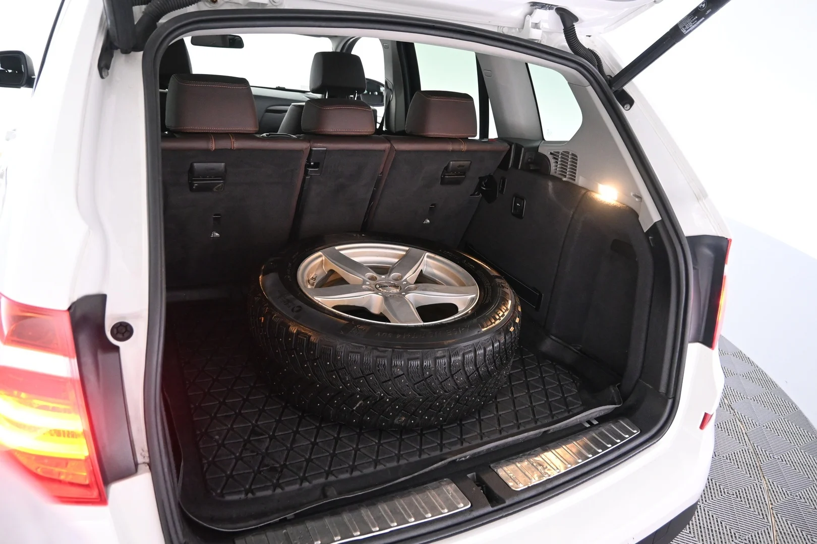 Car Image - 4AKlmxwam0BZfcCYnSb6D9