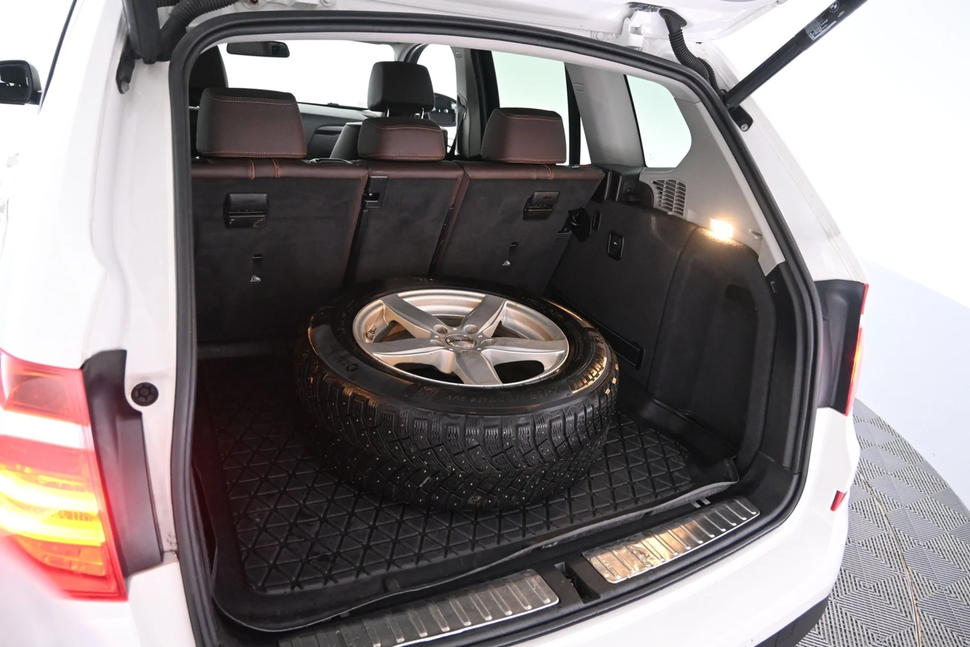 Car Image - 4AKlmxwam0BZfcCYnSb6D9