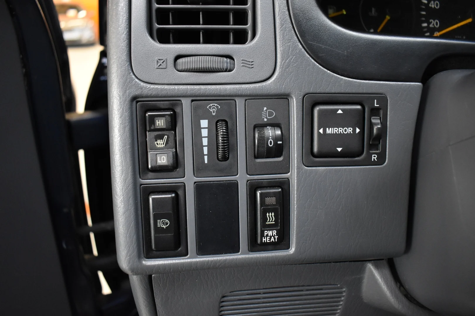 Car Image - 1smydHqnFbGHsBVpZIHEAb