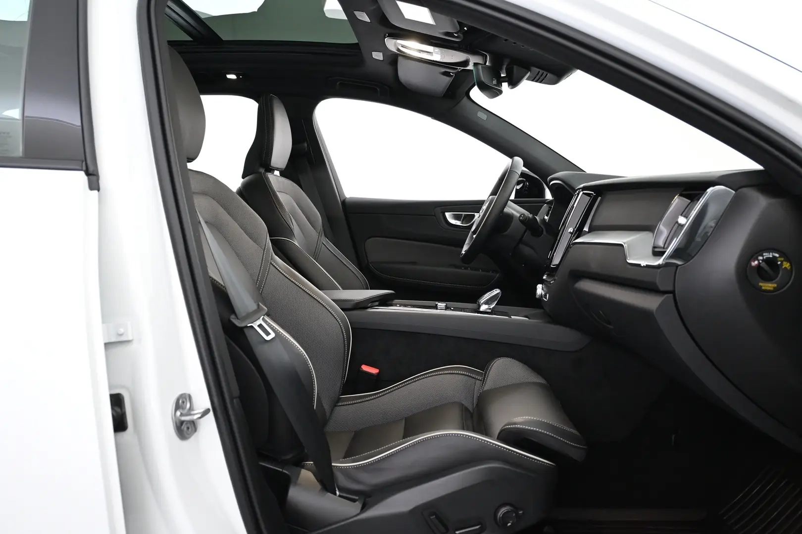Car Image - KnEBwVBOOgVQD9JPne4L0