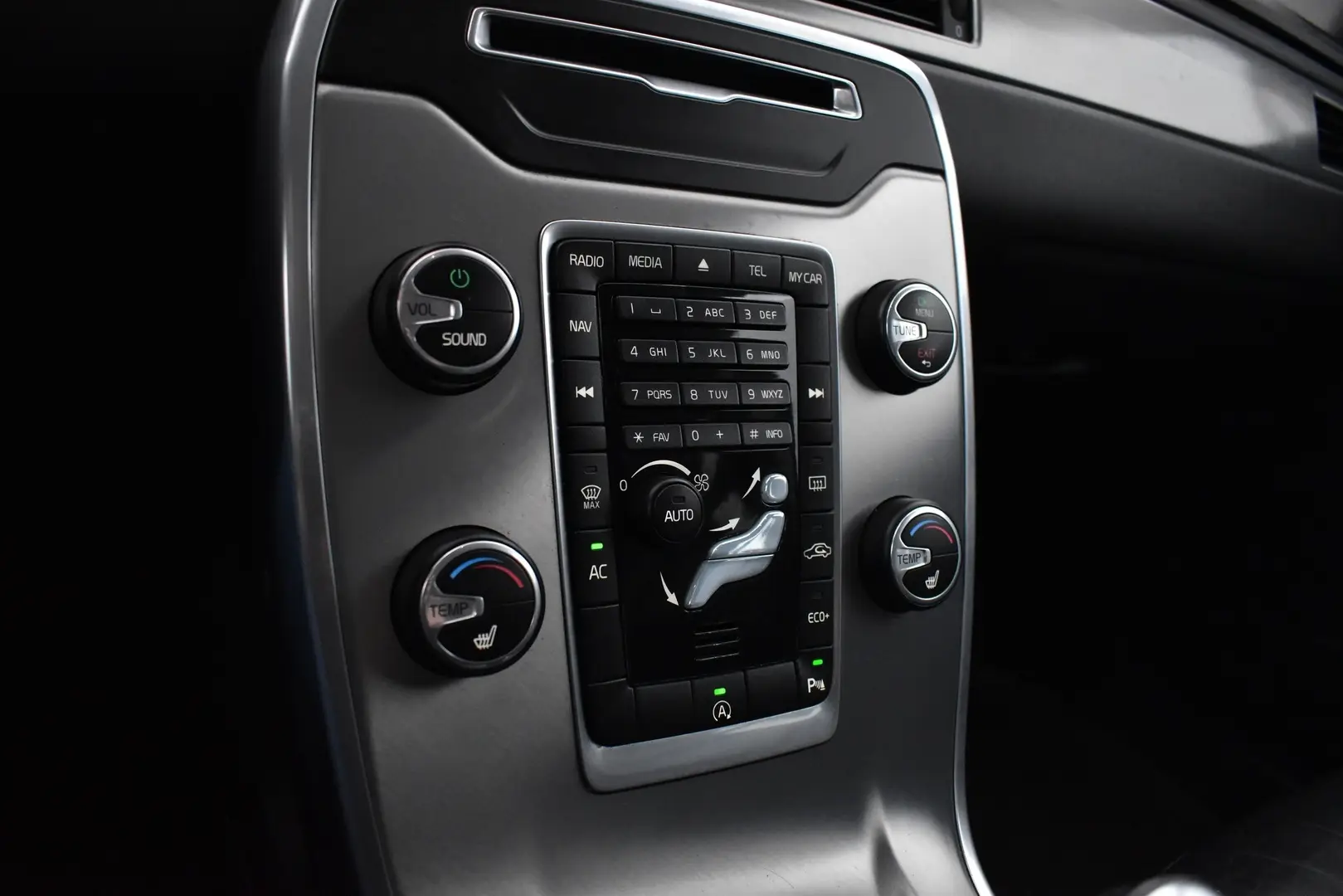 Car Image - 6swUg5RVtYa17G10GFml9b