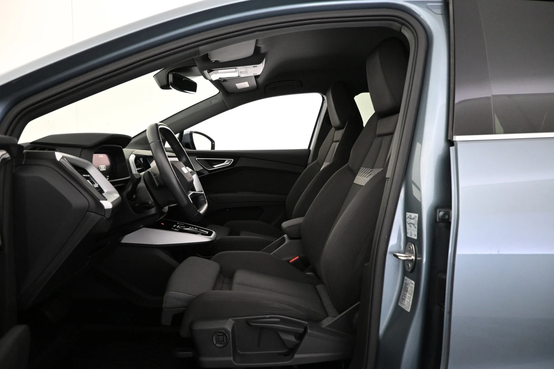 Car Image - KqMTHVwRjYARg18T7ScPj