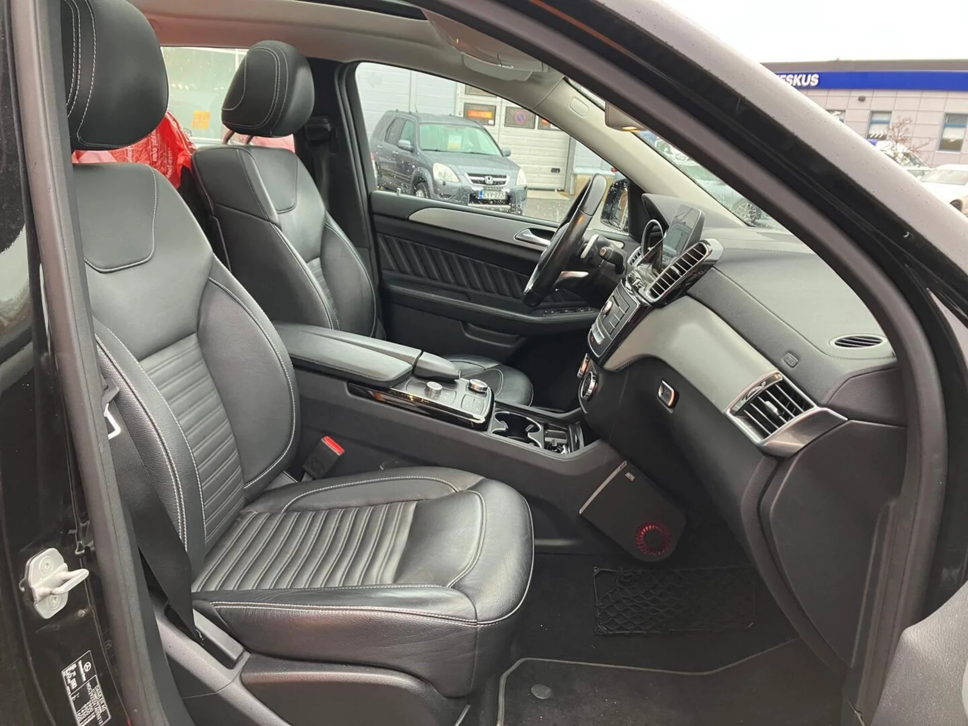 Car Image - 7J7RxJ7OjLLZJ6UFauJK1y