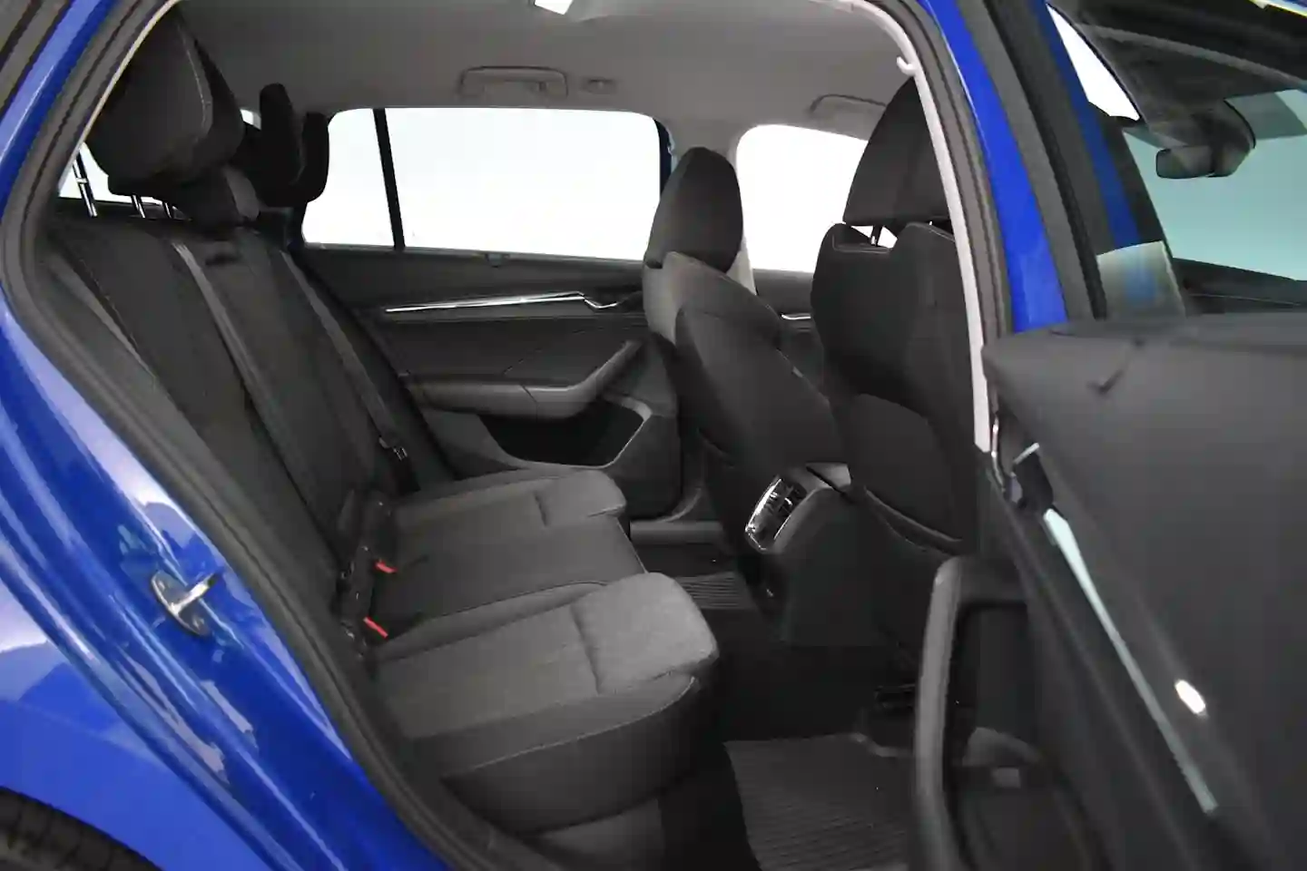Car Image - 4Sikv2miem6Oo8Luqw4hWn