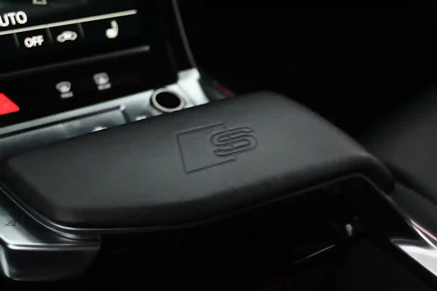 Car Image - 6E8VGmBzF9pgoyVEpYvRcu