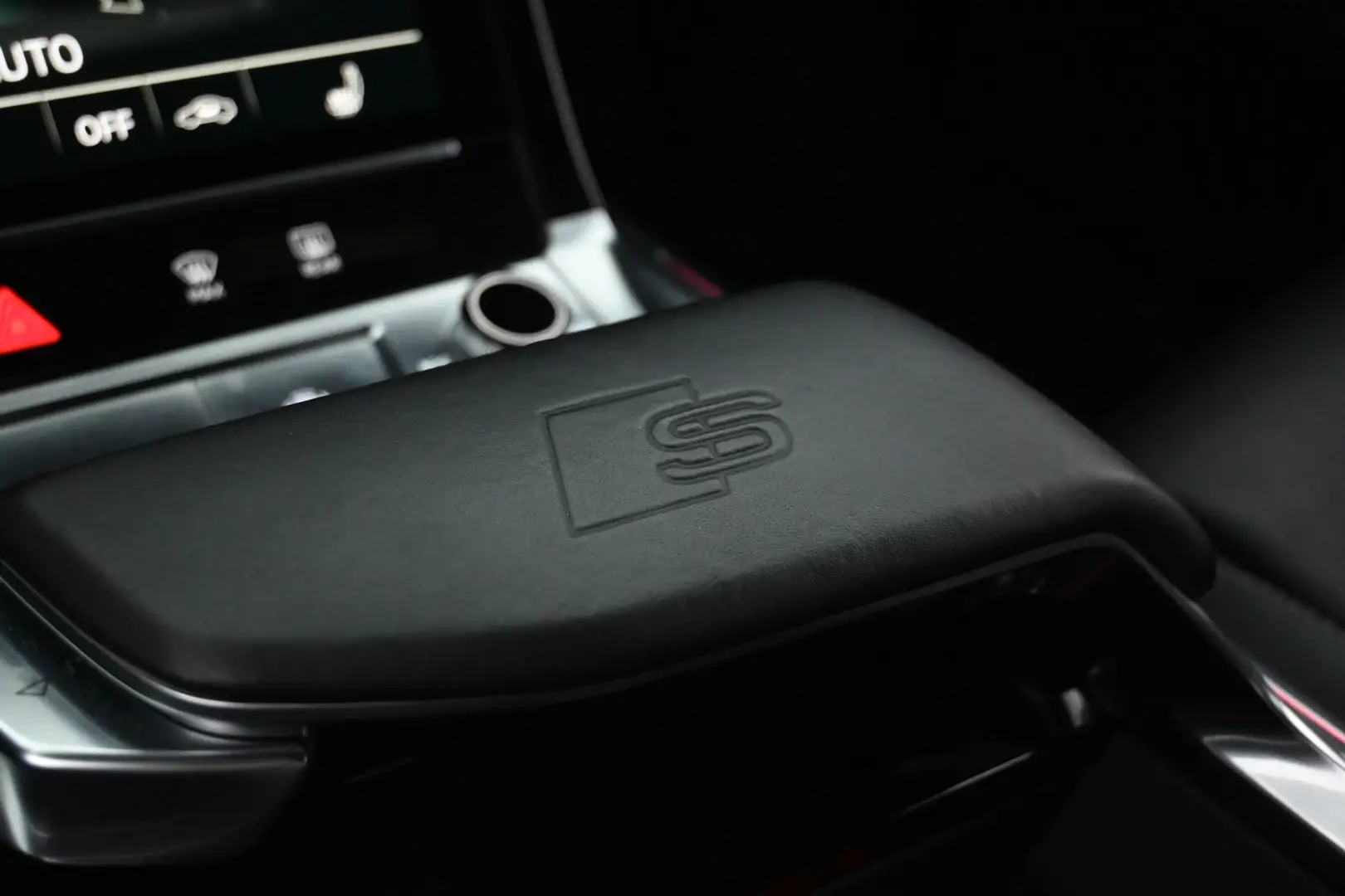 Car Image - 6E8VGmBzF9pgoyVEpYvRcu
