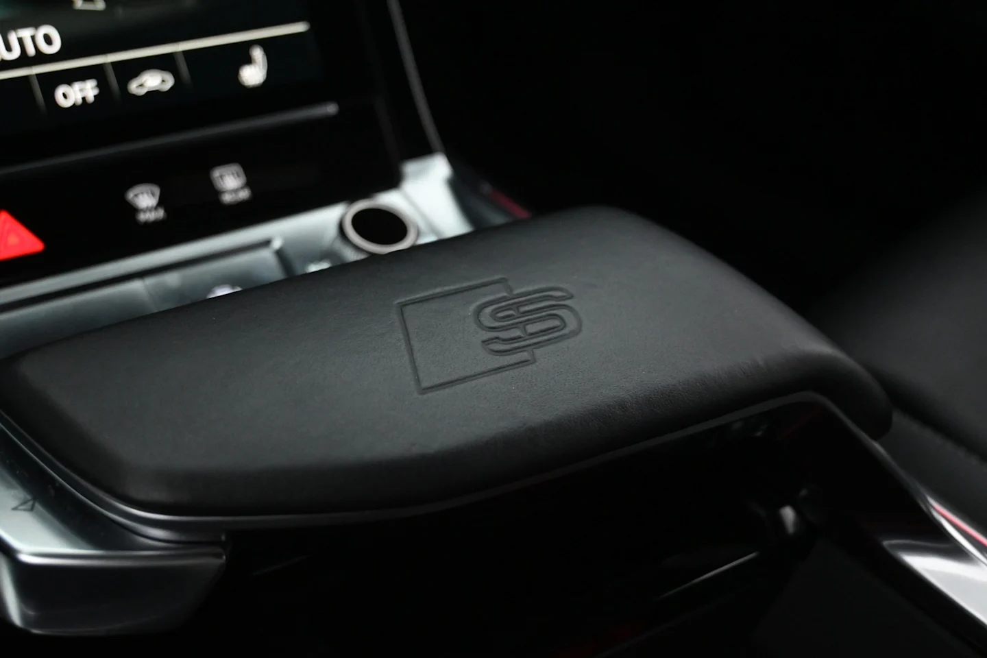 Car Image - 6E8VGmBzF9pgoyVEpYvRcu