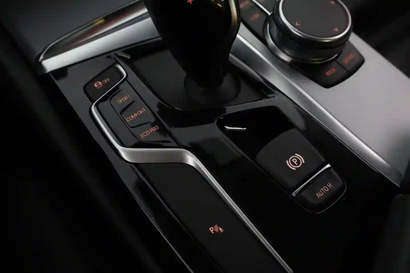 Car Image - 1nWlENejLu9se5XcZMLbml
