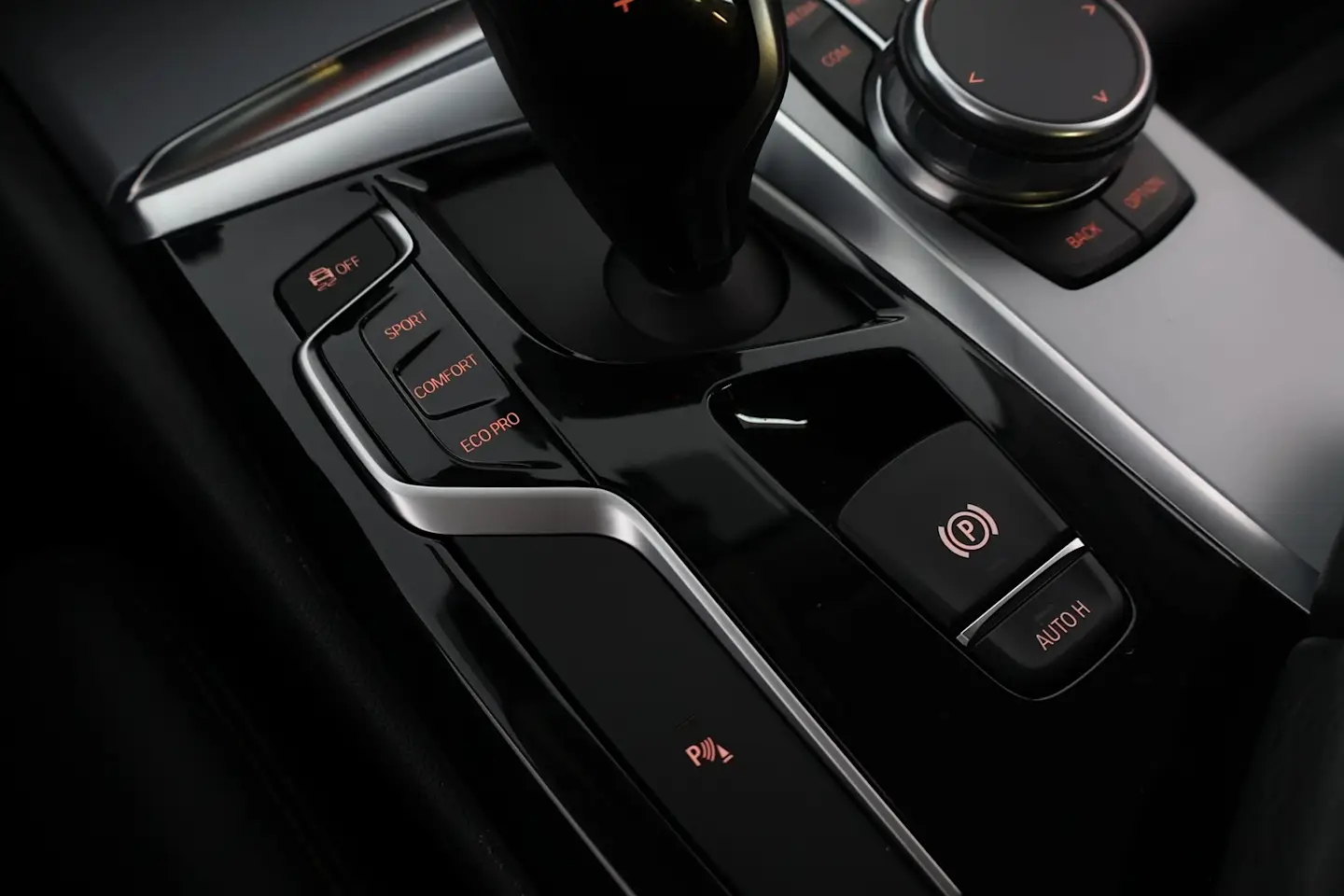 Car Image - 1nWlENejLu9se5XcZMLbml