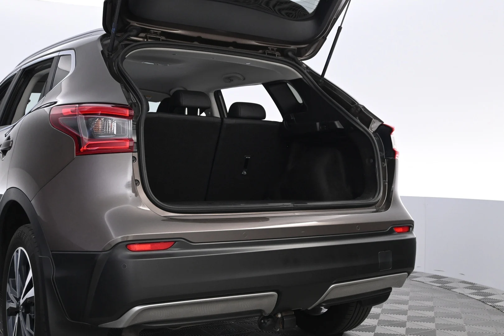 Car Image - 2bWF3Aeb6ZuNv8kS22admI