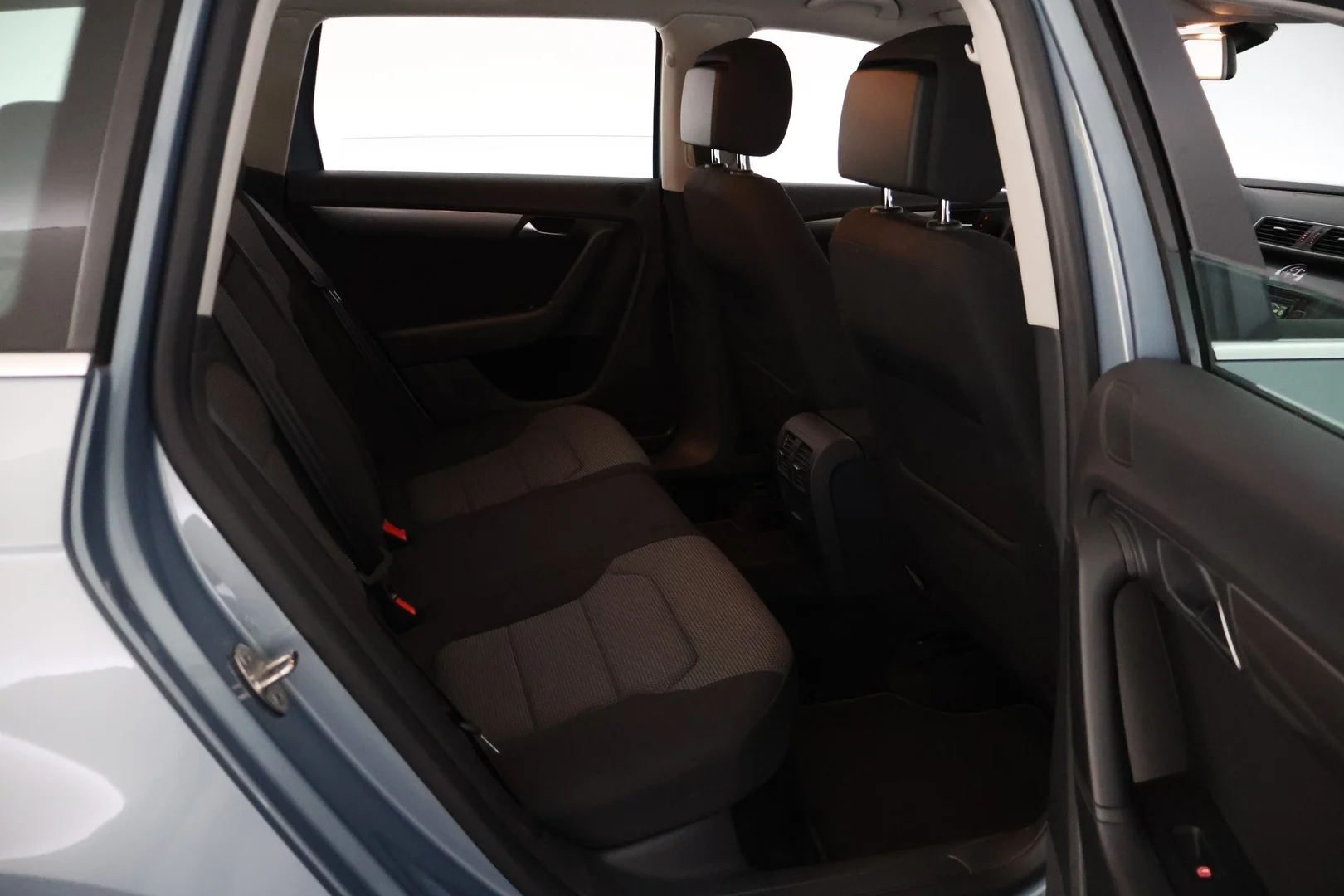 Car Image - 2wQM8zPH1M8Nhjryg4pIwE