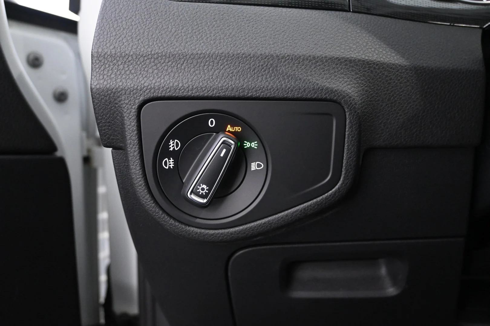 Car Image - 1AYyg5kIrKfl1UJXG73R1u