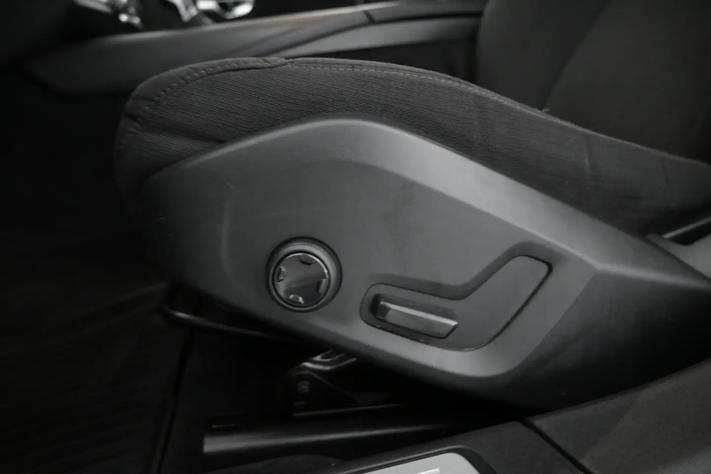 Car Image - 1hlE8u5iaUqLFLqhbYaqfu