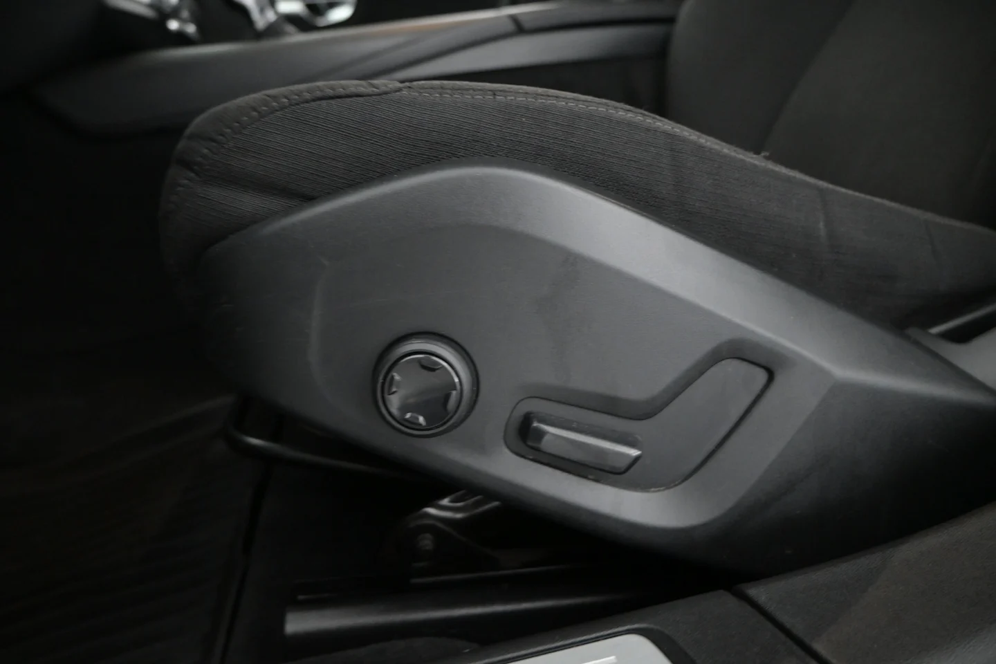 Car Image - 1hlE8u5iaUqLFLqhbYaqfu