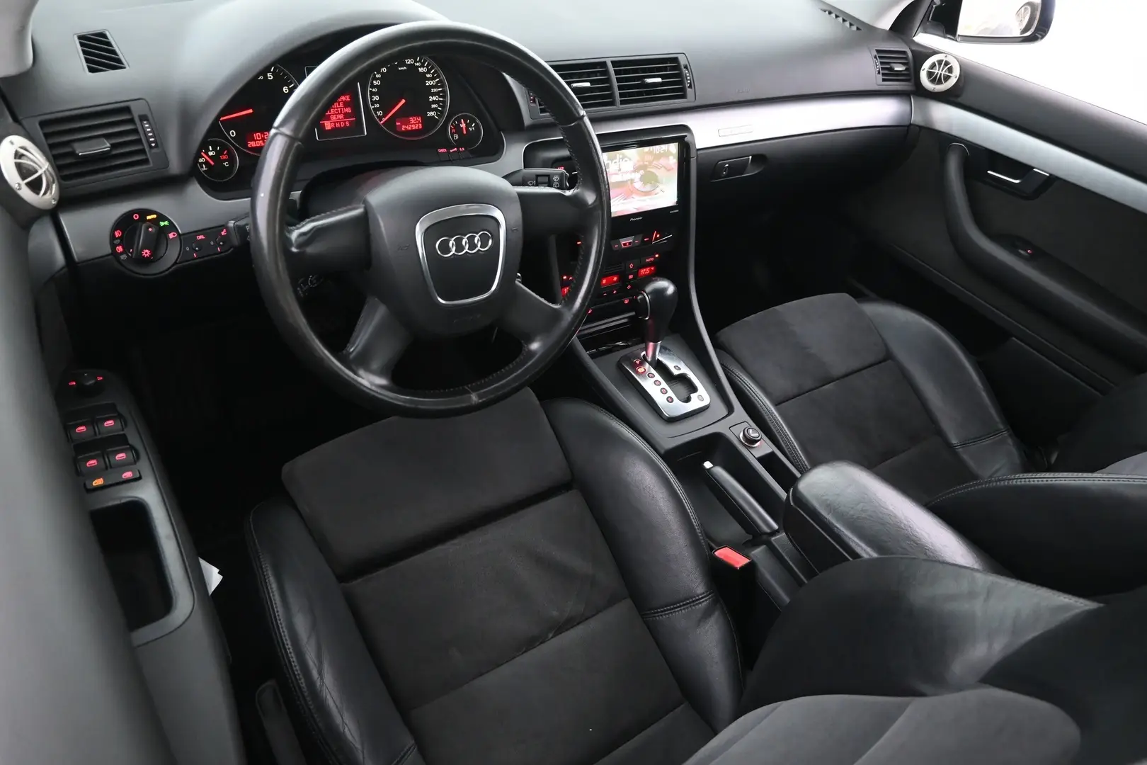 Car Image - 6HSmpHbKU7e9EdlFPpPXf9