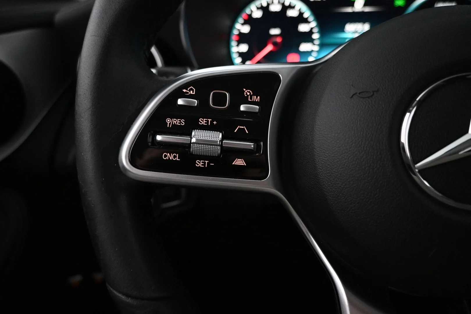 Car Image - M97VOQUMWiv1WsOnK9YmP