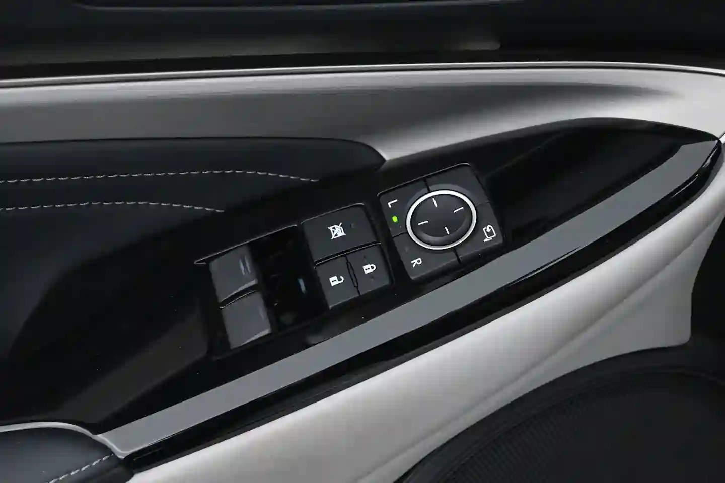 Car Image - 6kVA6FvrVDqAYJcdq6CEG1