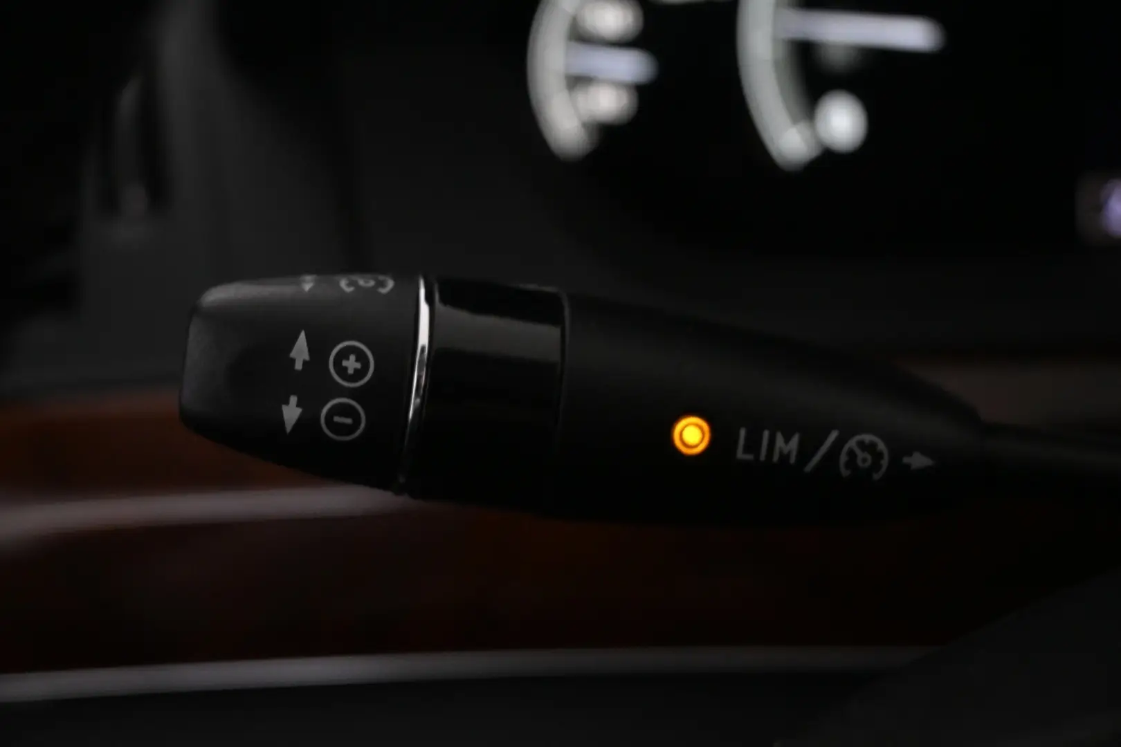 Car Image - 6I3wf5kPLuSaazfxho3CTl
