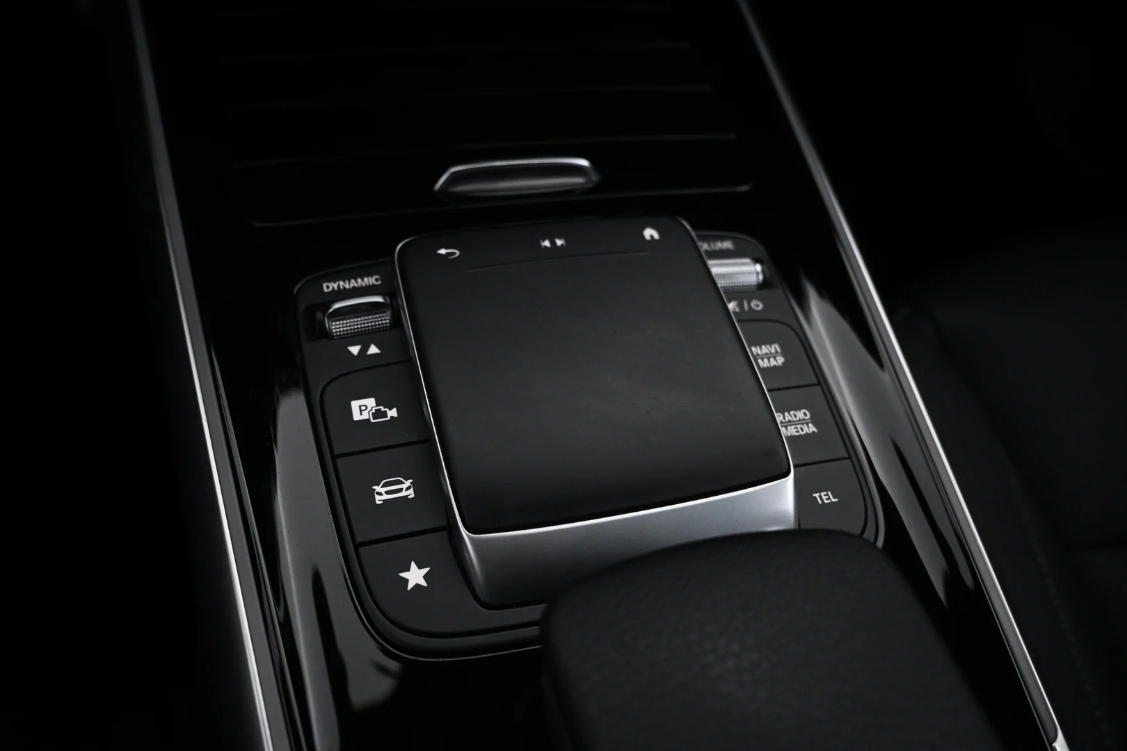 Car Image - 9I3GYOr4hwoImf6kd6yzJ