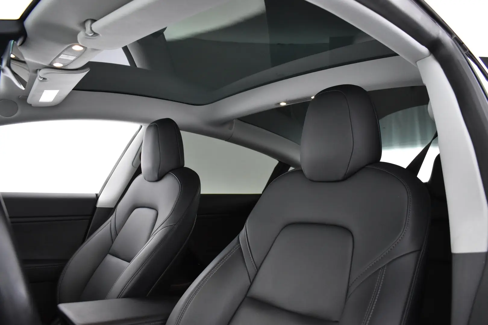Car Image - 6SIk2AyOgz5TMn4TlzqmCj