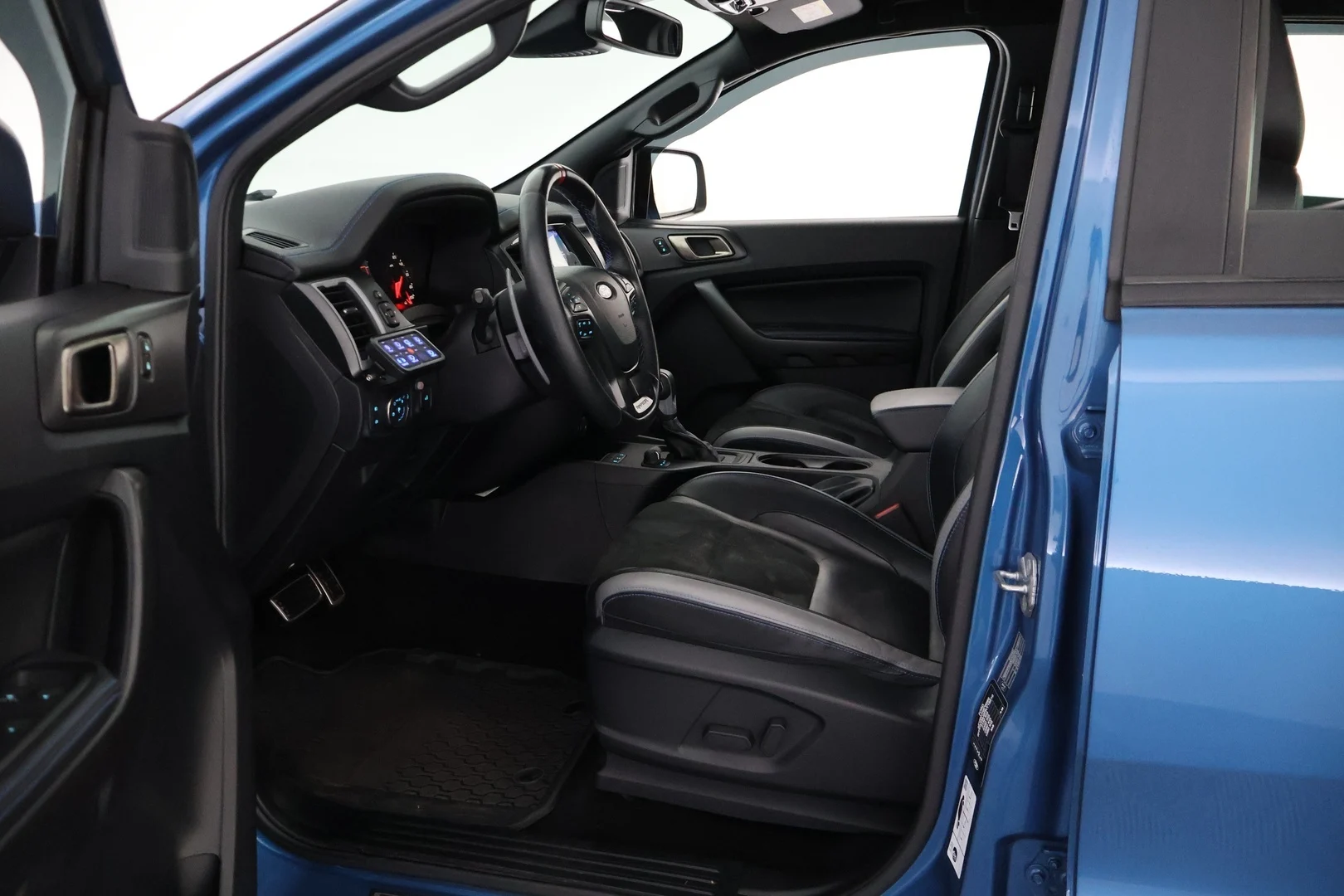 Car Image - 3iE8AYdHphGr8HwEWTKEWJ