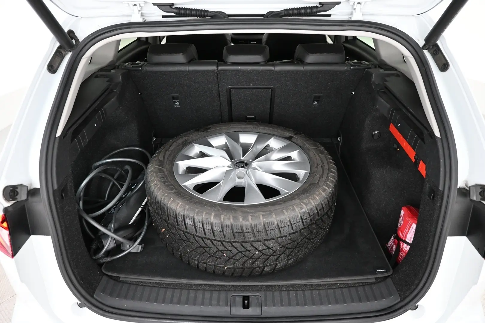 Car Image - 4blpz6SkJLkrXr4fKDBEL6