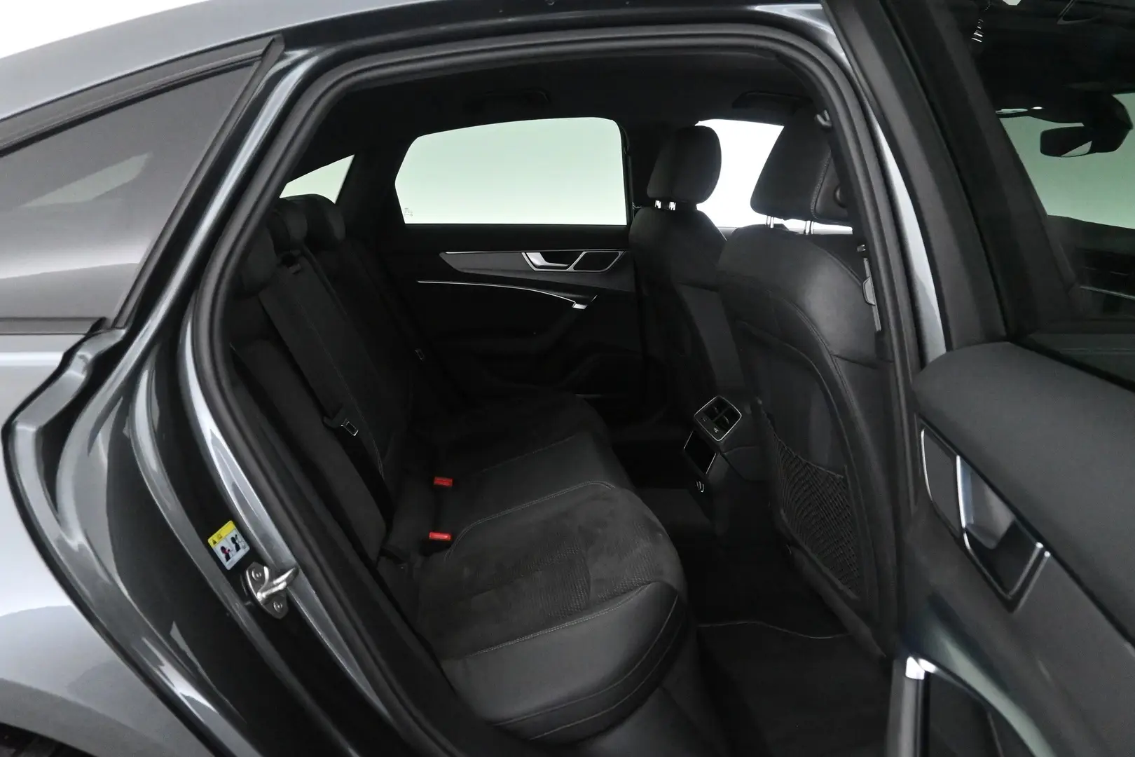 Car Image - 38RPOjEloqJ2WpbzLe2fxR