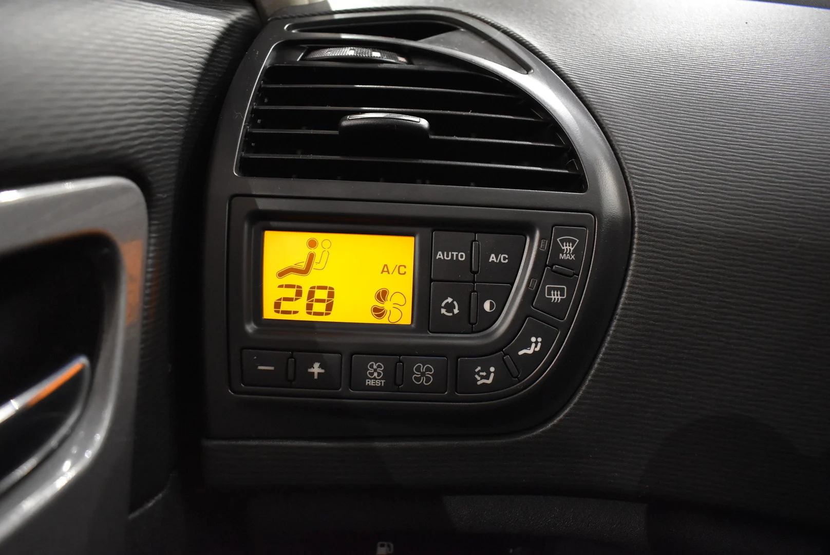 Car Image - 5J26SwNNkgvAGNxYnQyfBZ