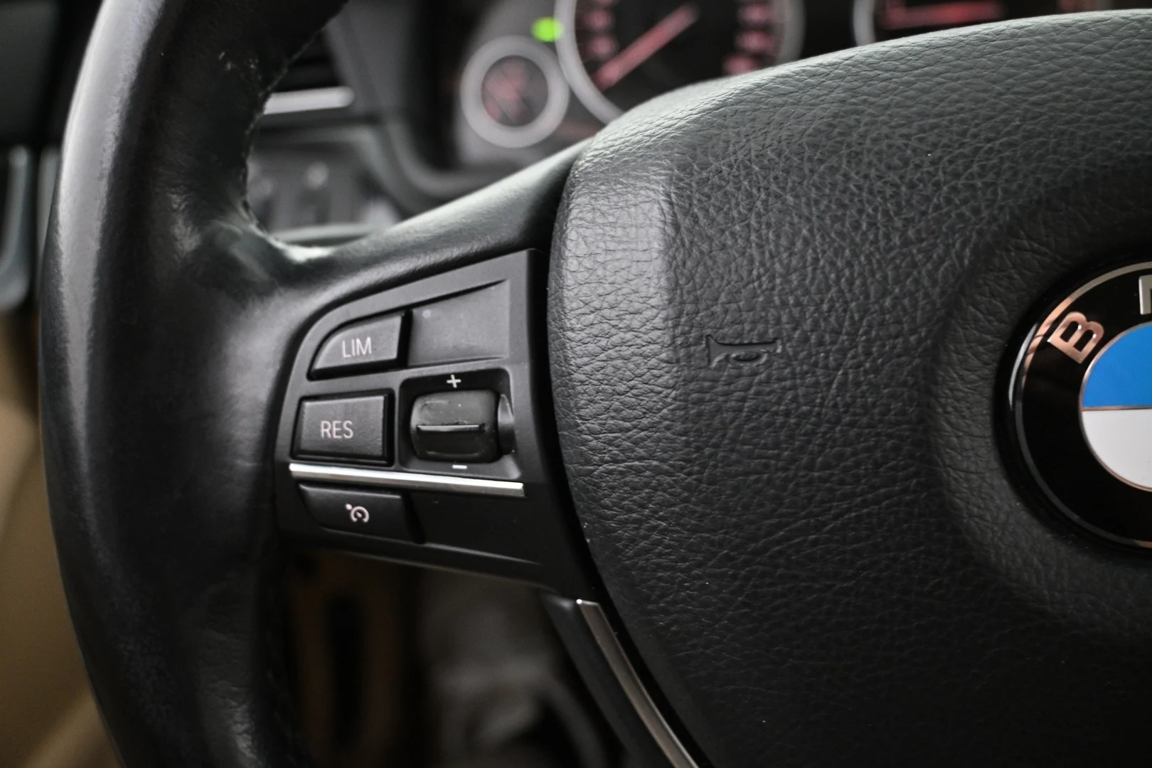 Car Image - 36vivgvO6wpU8Kz093gSFH