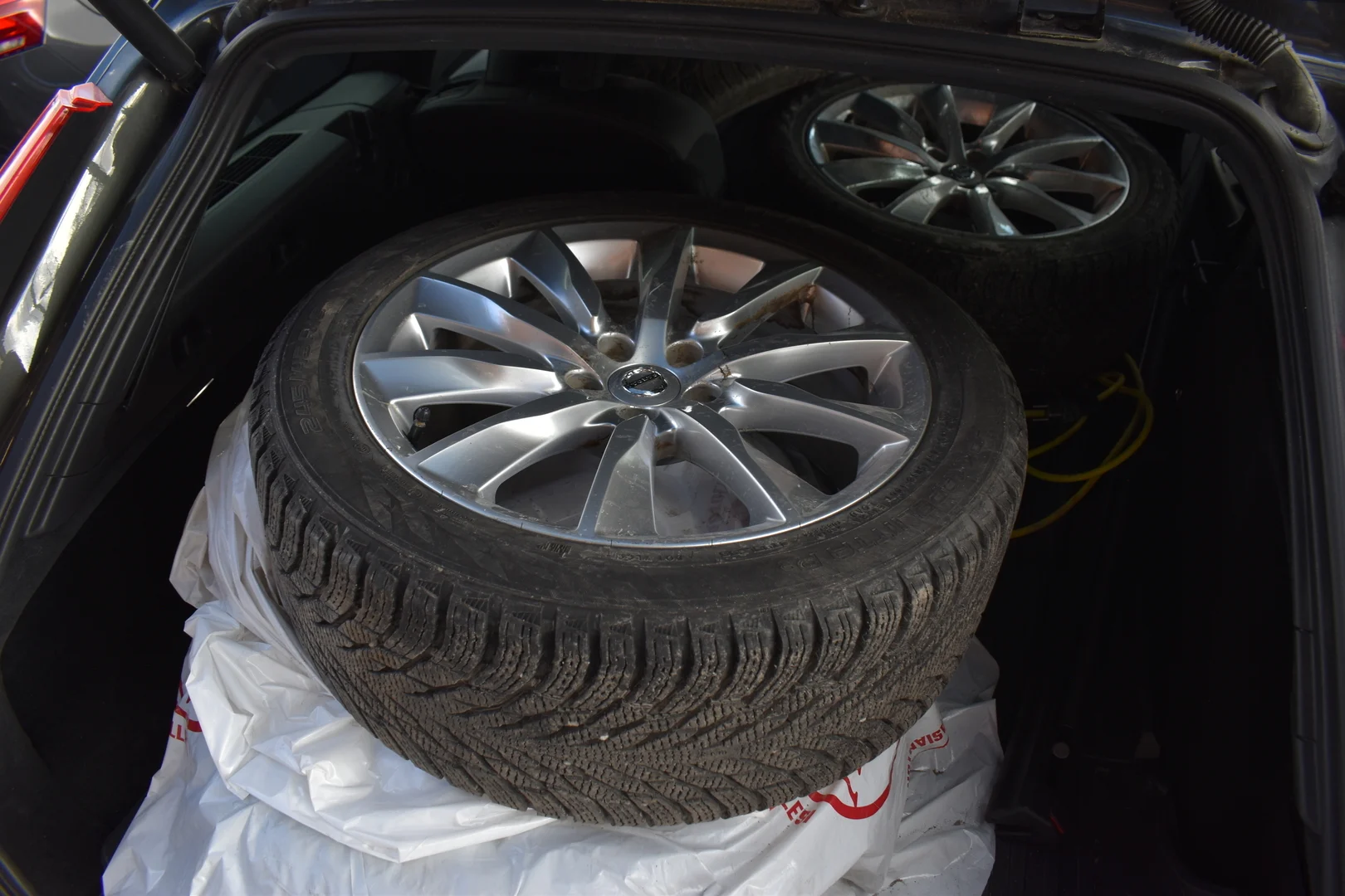 Car Image - 3XYsnNx7mz4e9D24DQNjsf